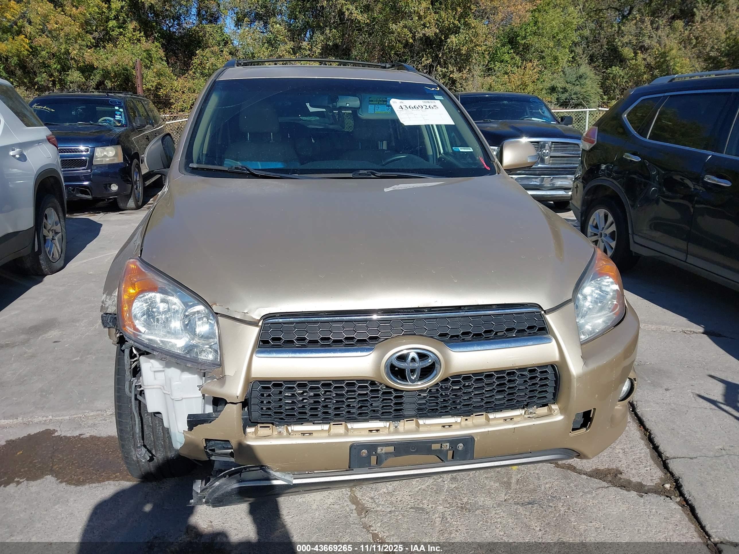 TOYOTA RAV4 image 6