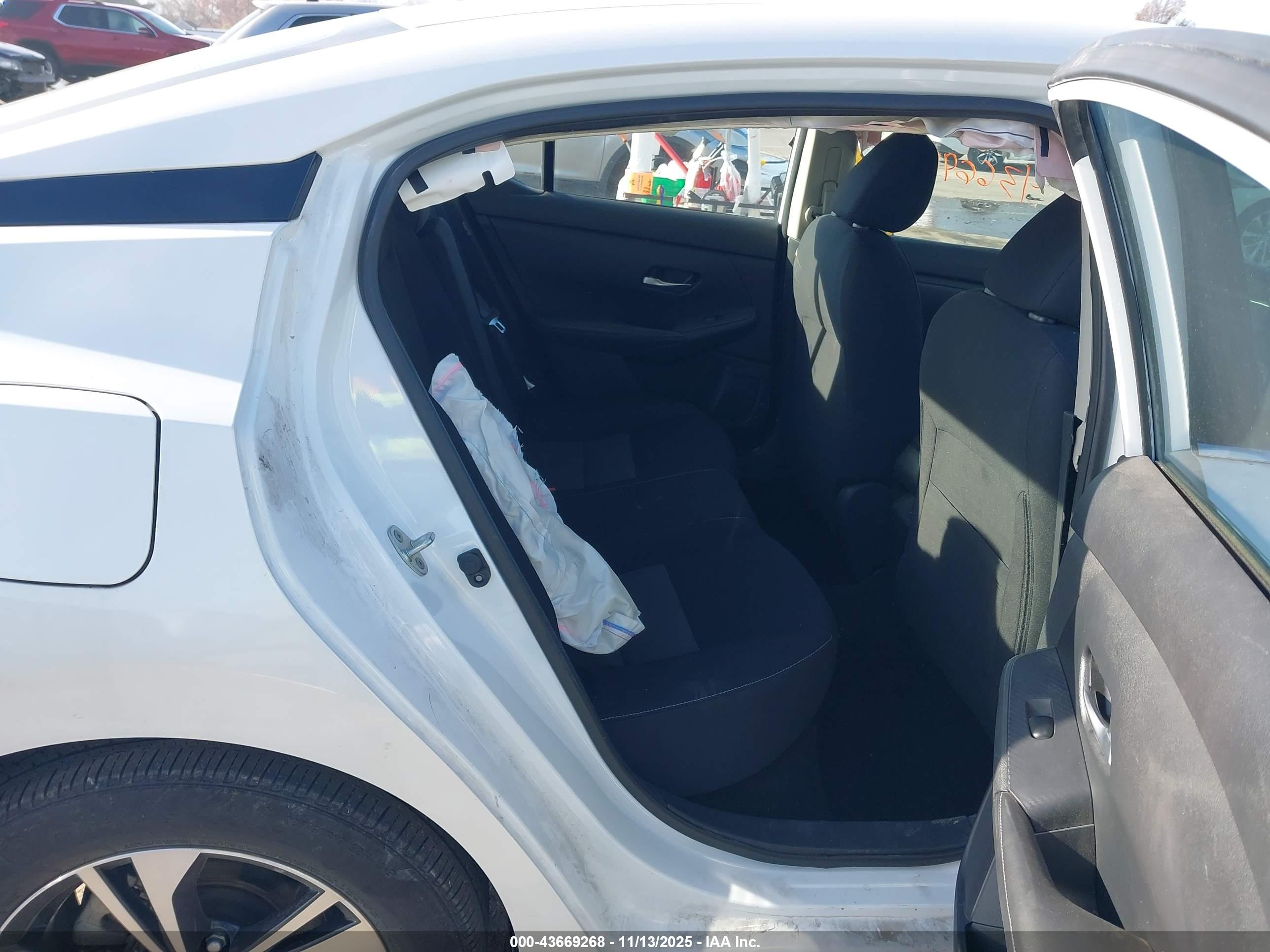 NISSAN SENTRA image 8
