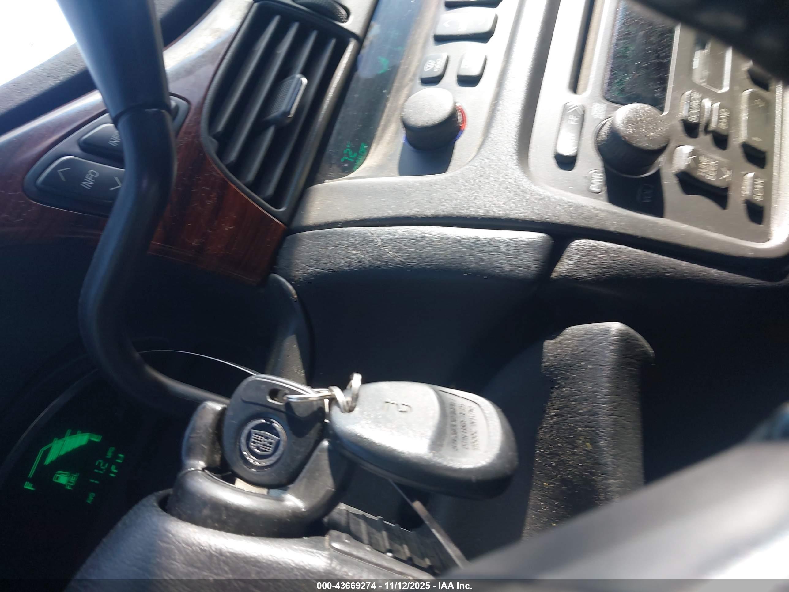 CADILLAC DEVILLE image 11
