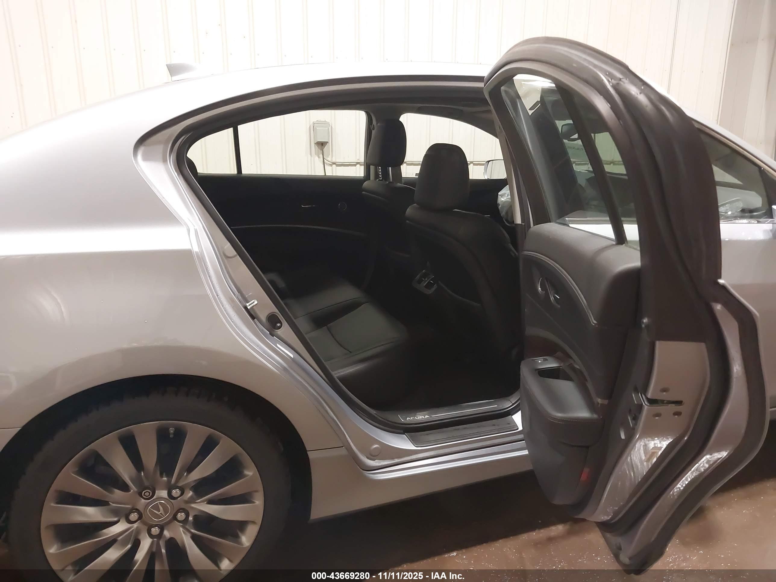 ACURA RLX image 8