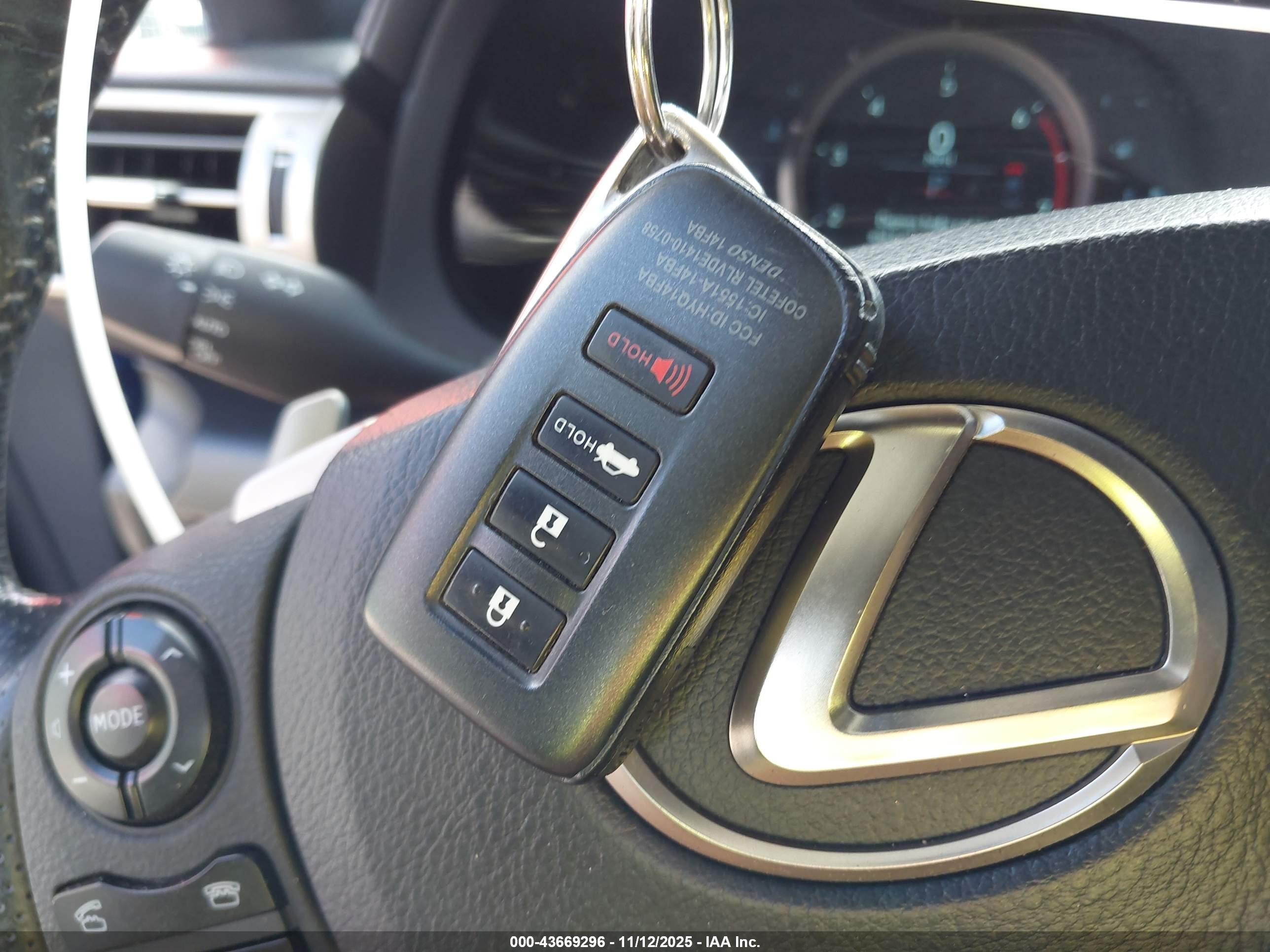 LEXUS IS image 11