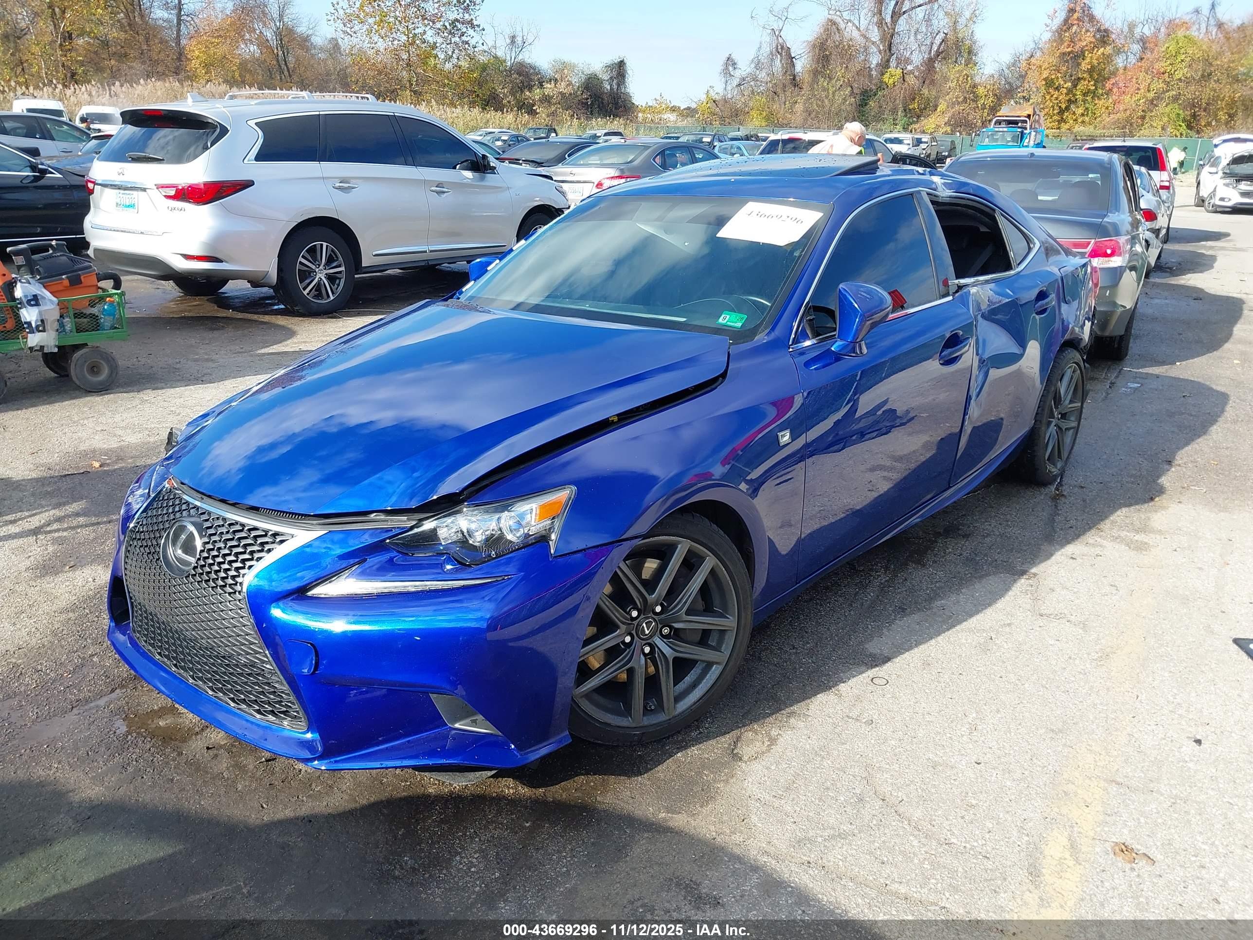 LEXUS IS image 2