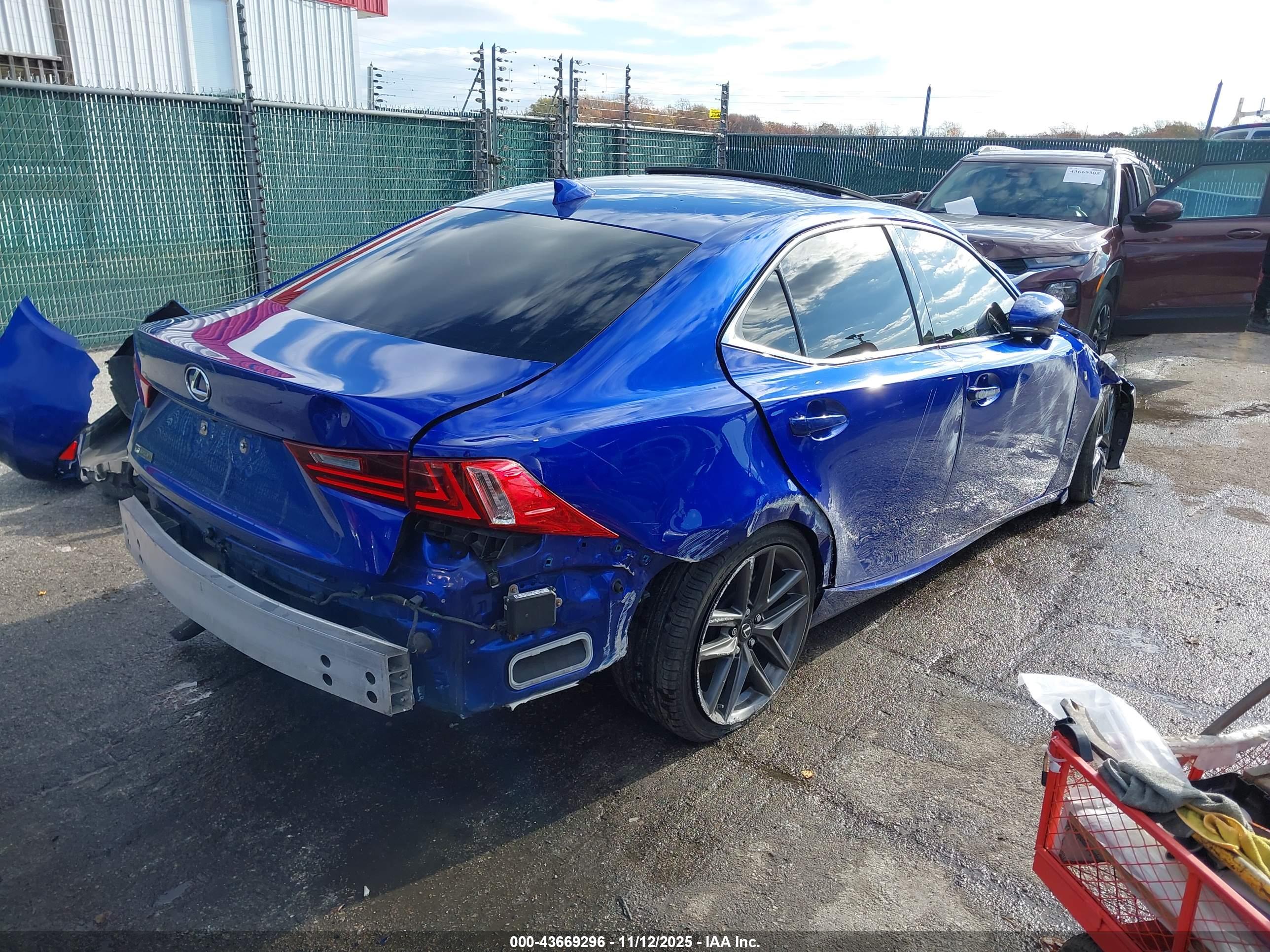 LEXUS IS image 4