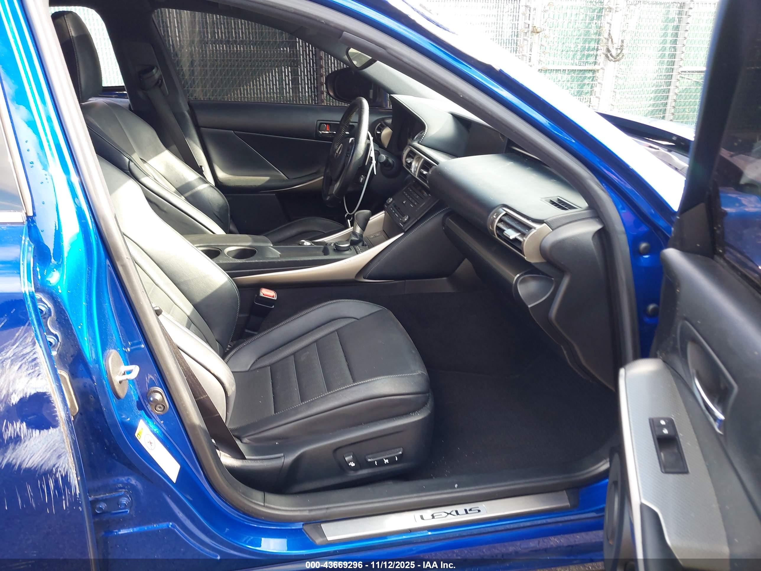 LEXUS IS image 5