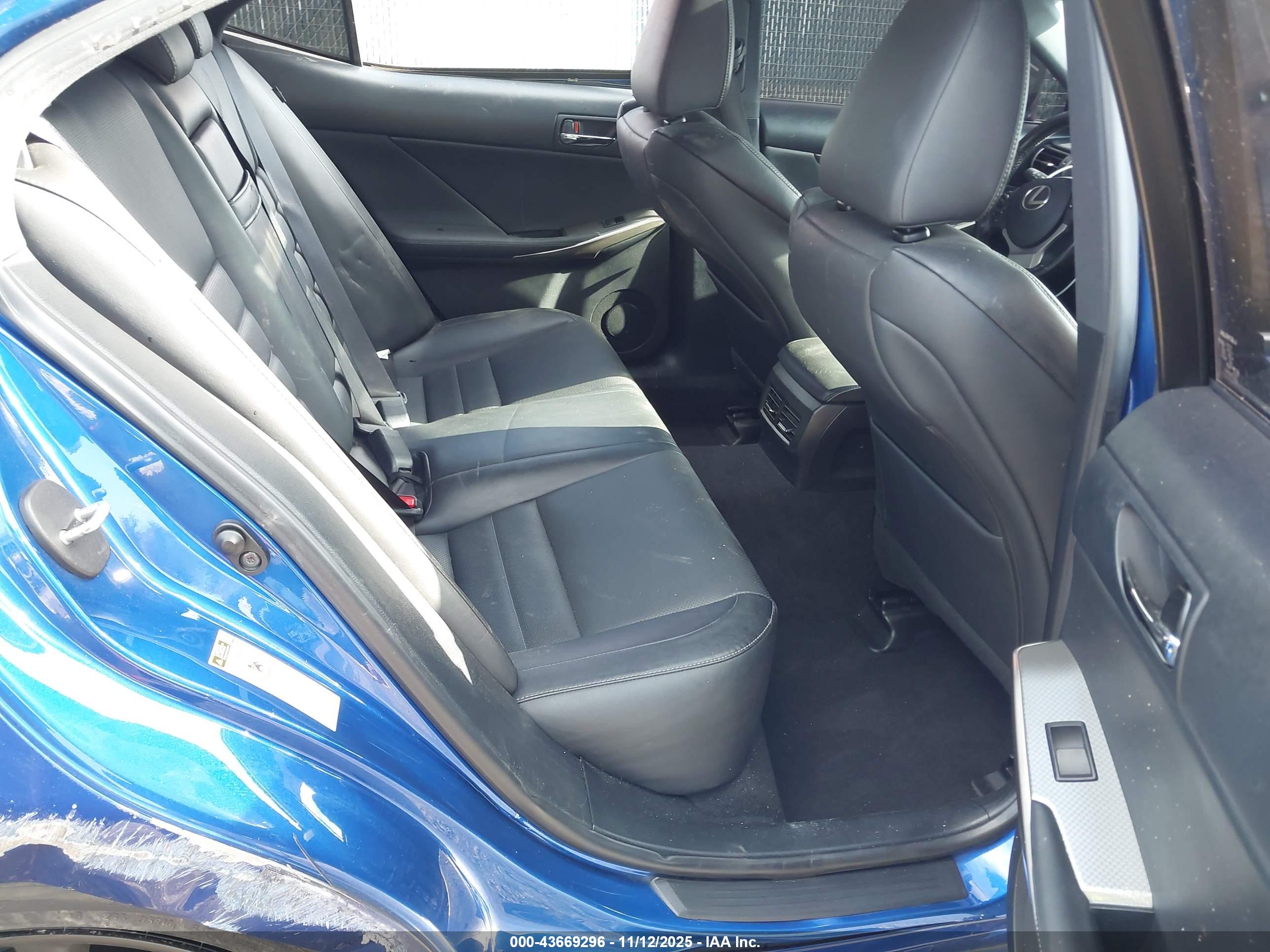 LEXUS IS image 8