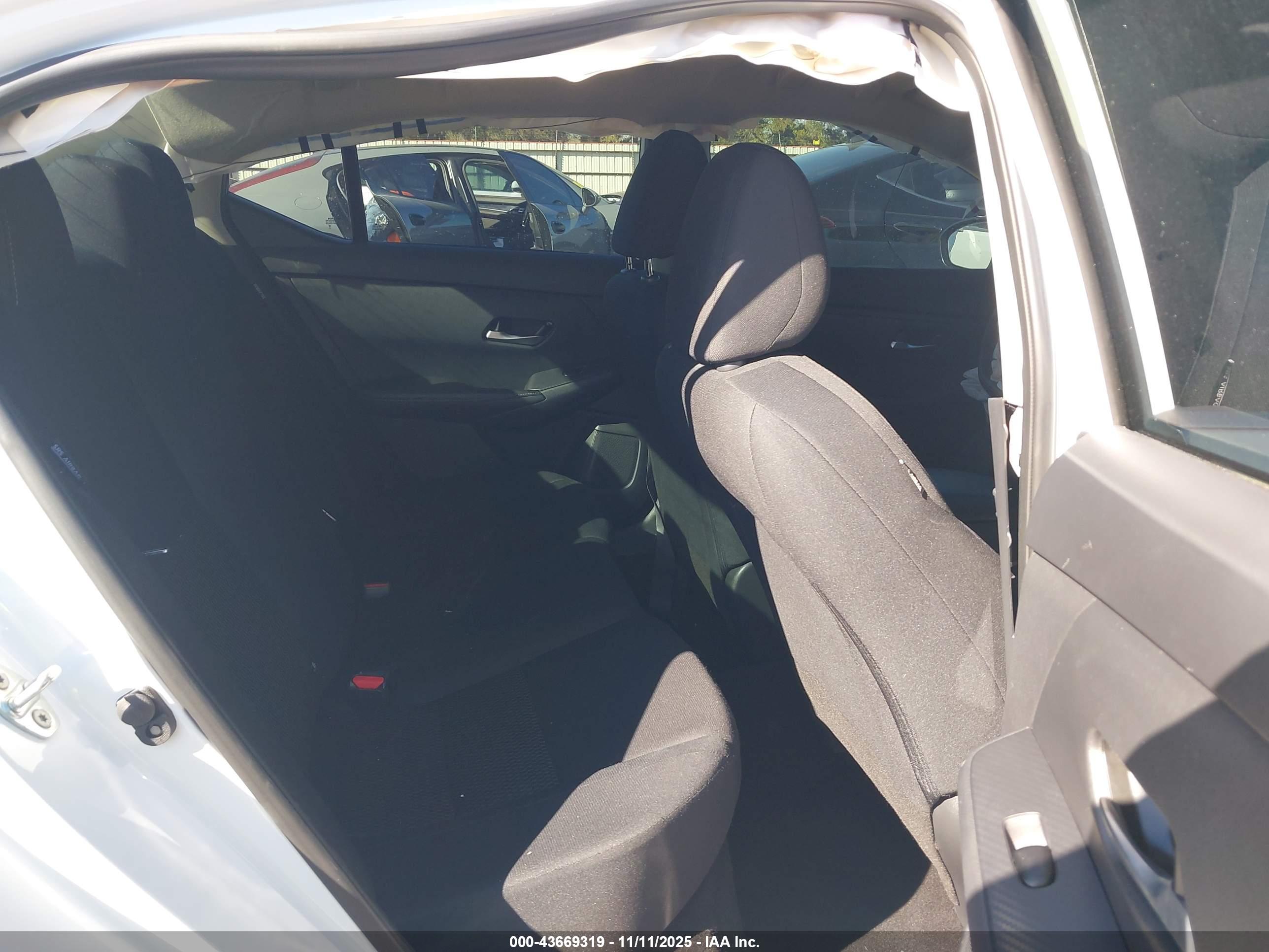 NISSAN SENTRA image 8