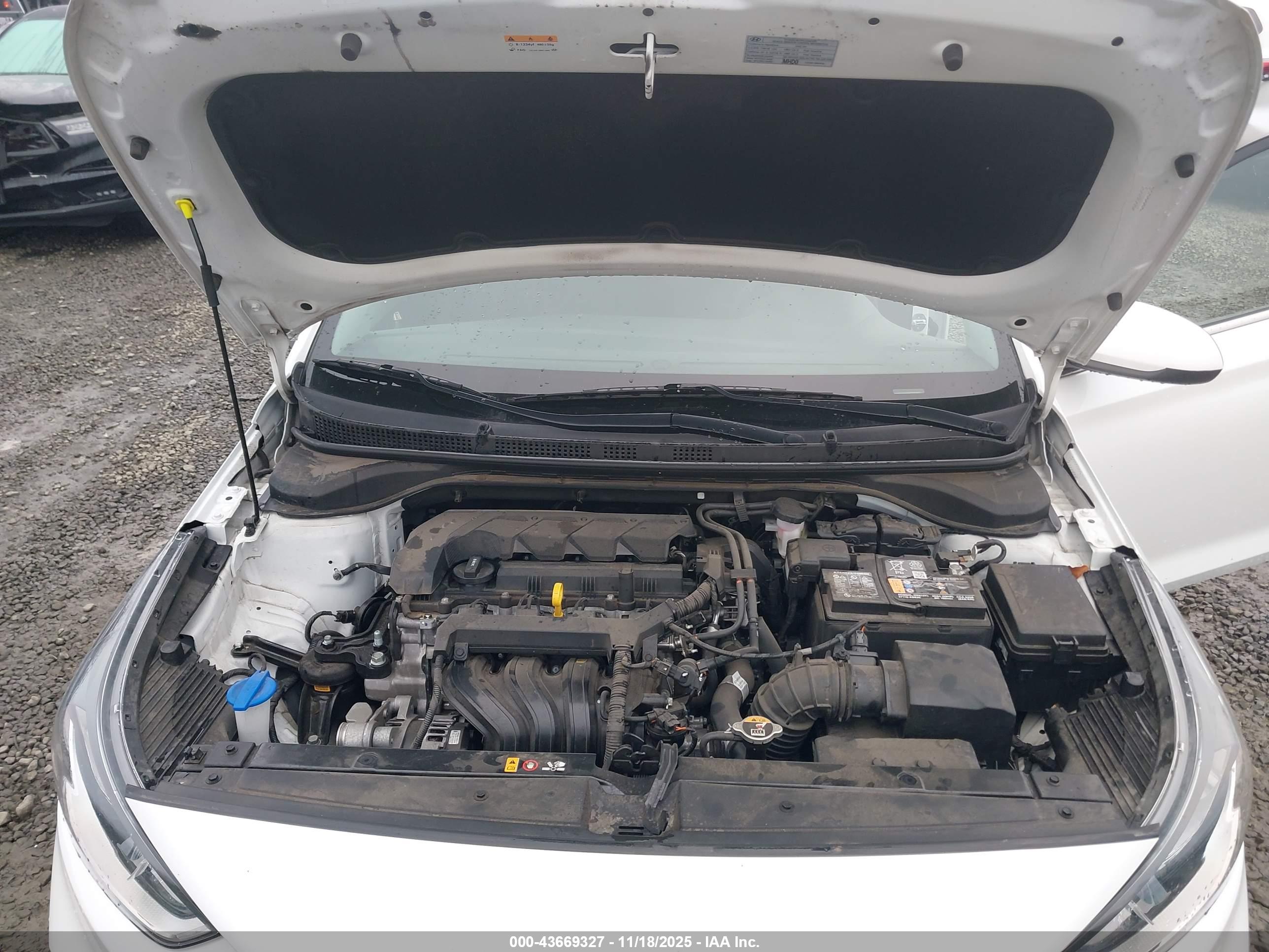 HYUNDAI ACCENT image 10