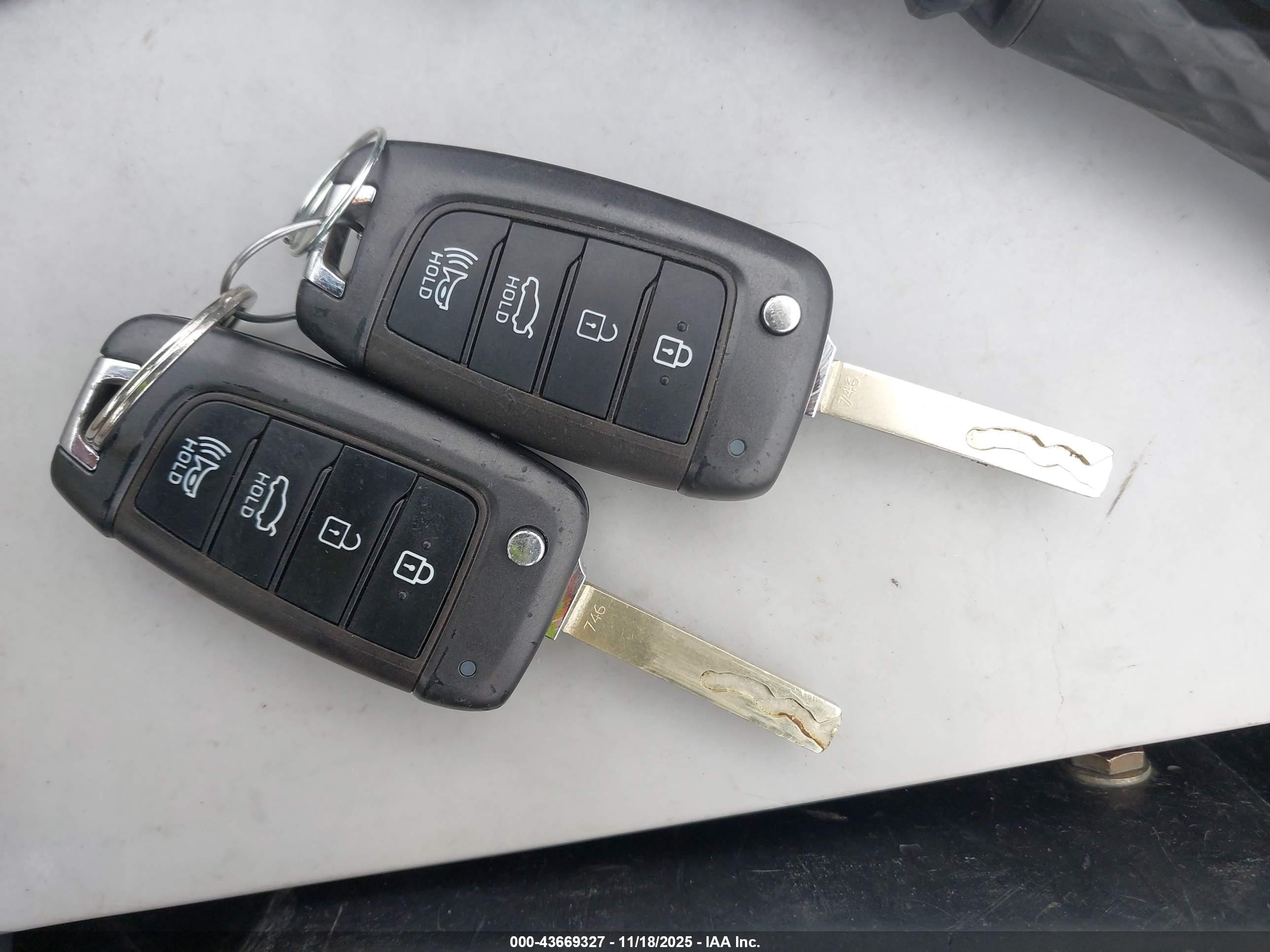 HYUNDAI ACCENT image 11