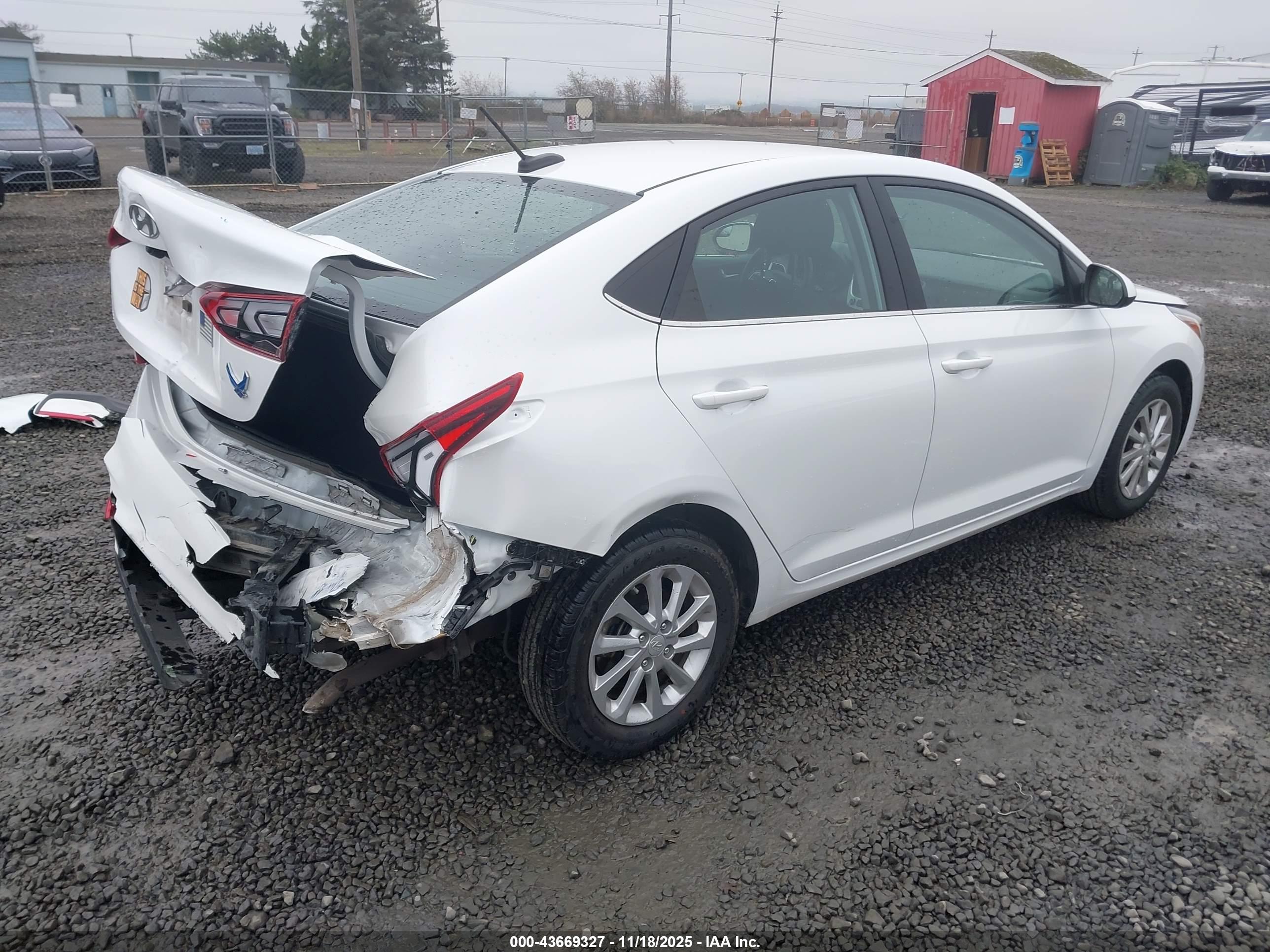 HYUNDAI ACCENT image 4