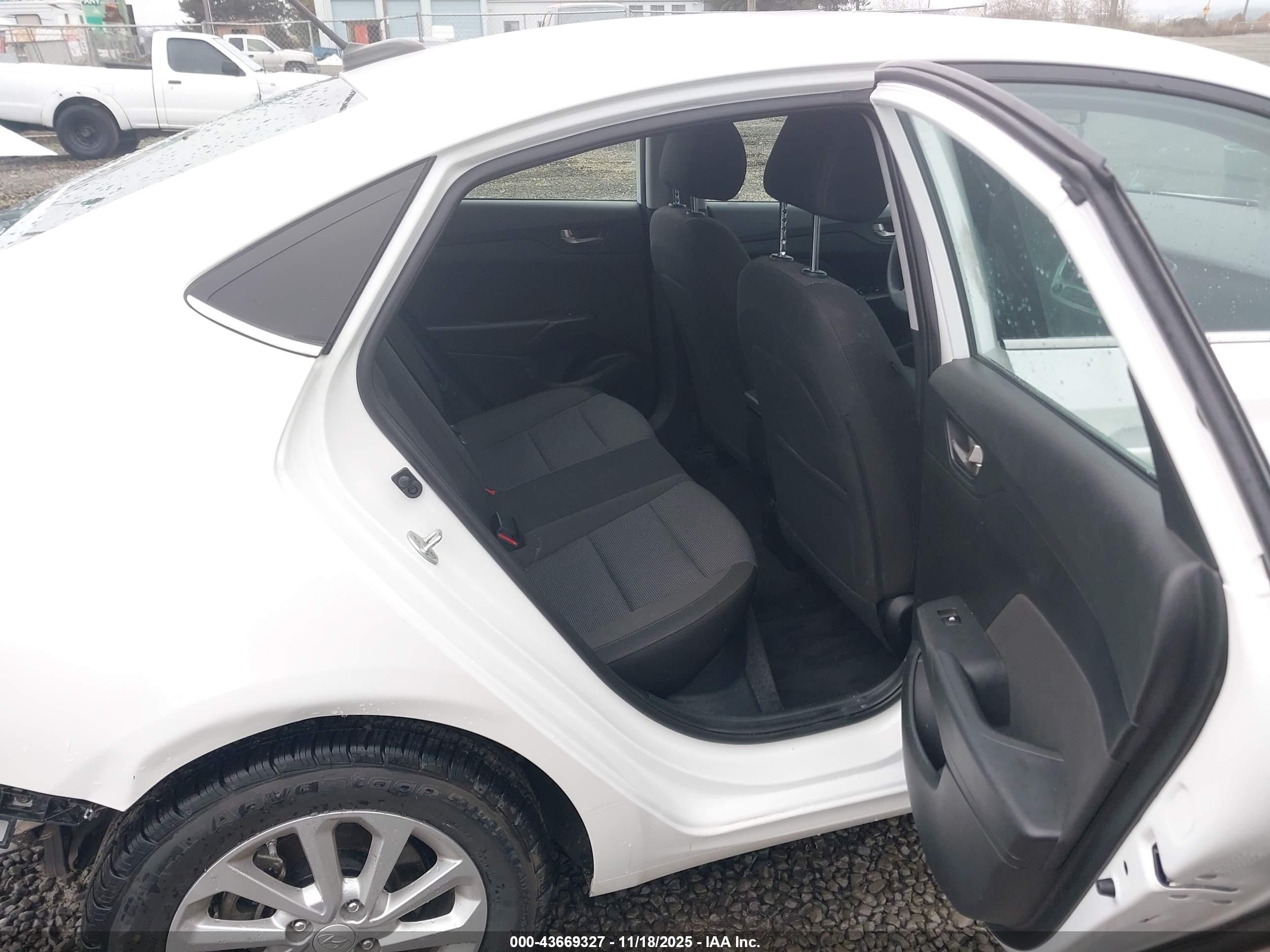 HYUNDAI ACCENT image 8