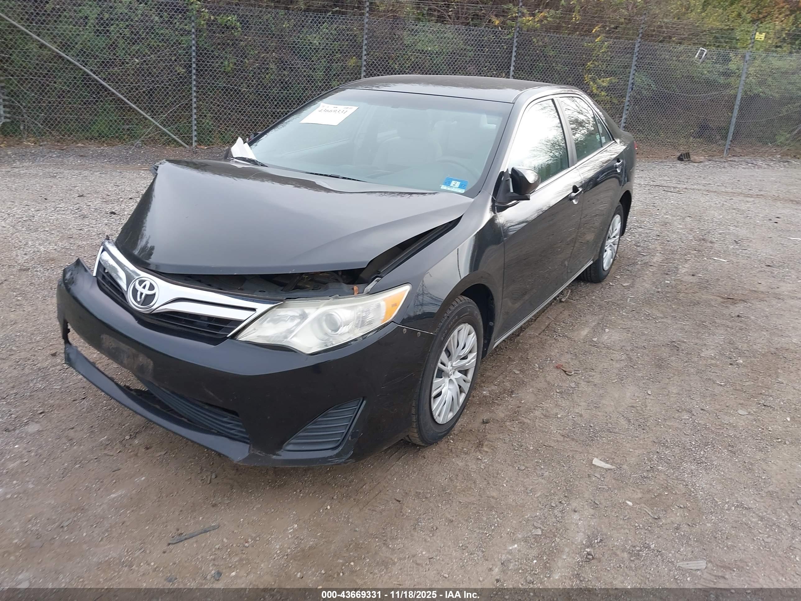 TOYOTA CAMRY image 2