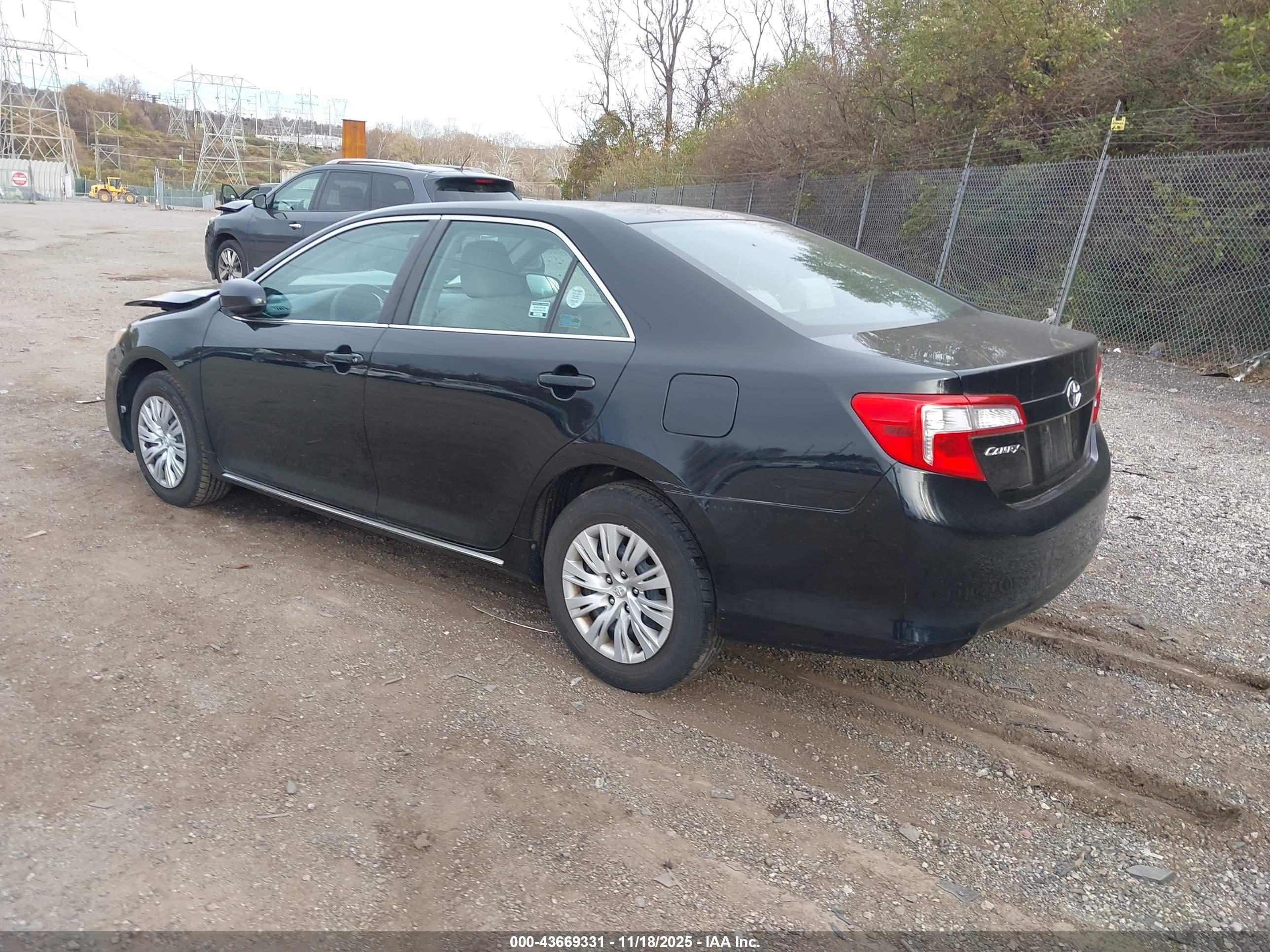 TOYOTA CAMRY image 3