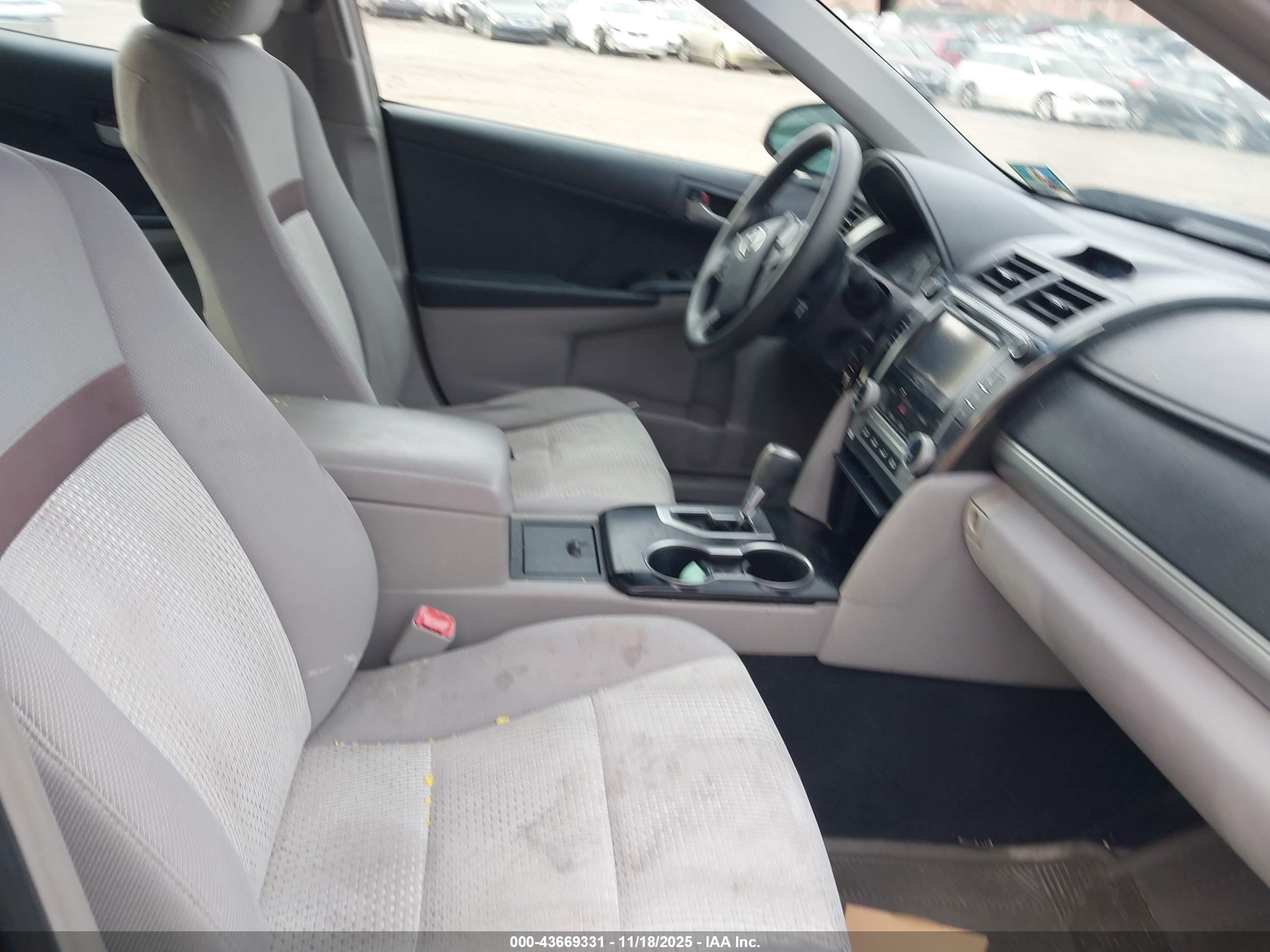 TOYOTA CAMRY image 5
