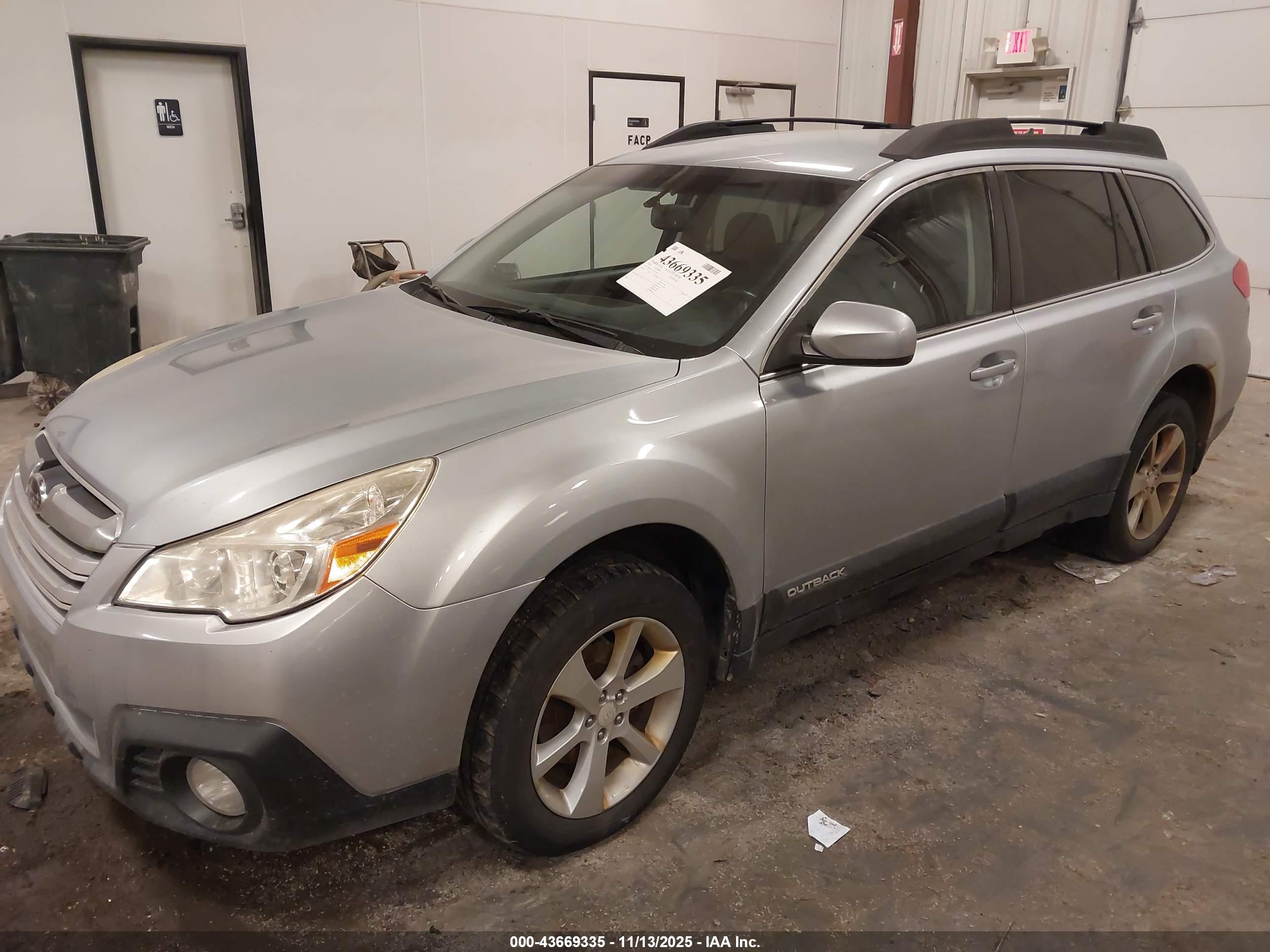 SUBARU OUTBACK image 2