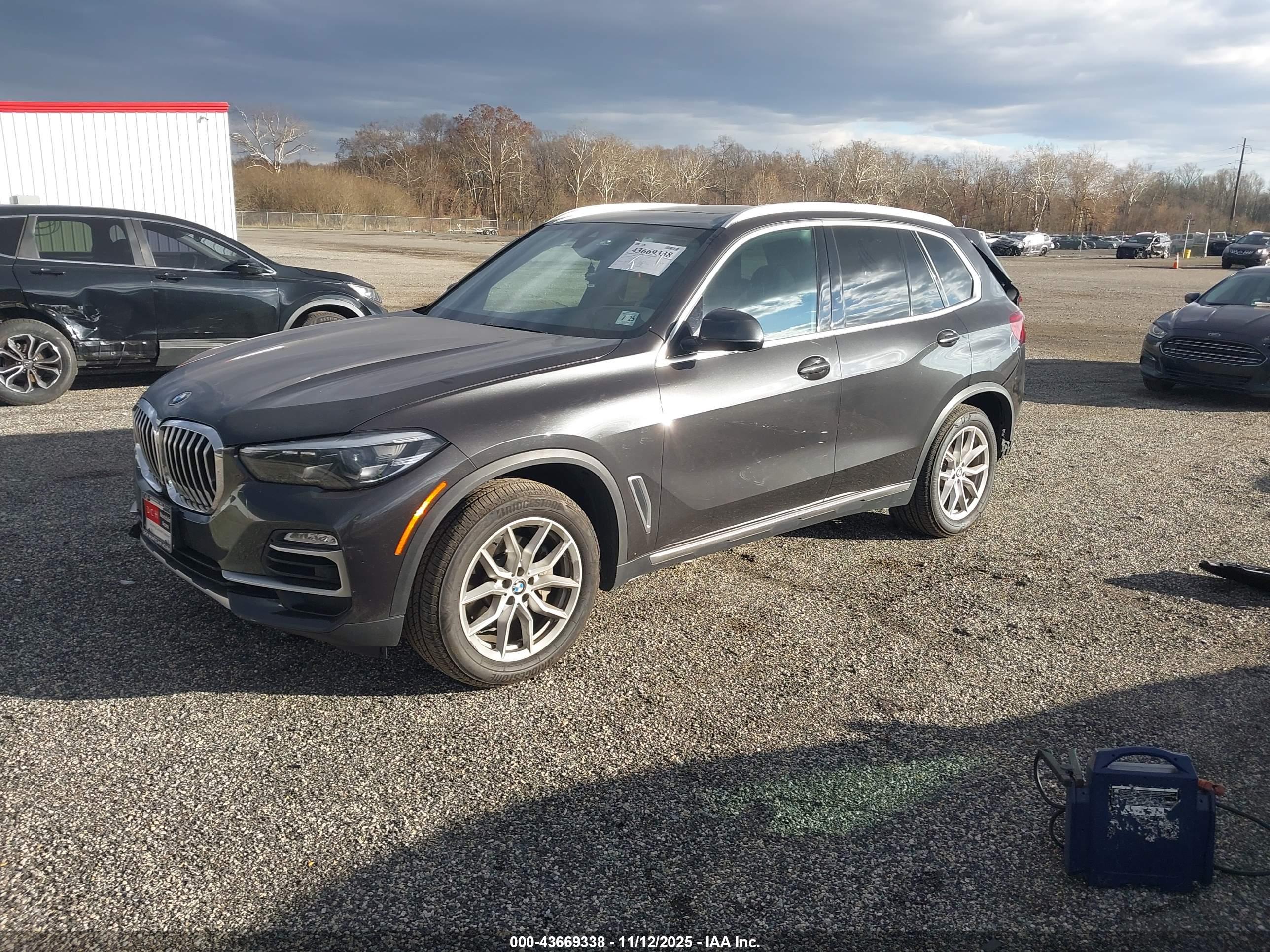 BMW X5 image 2