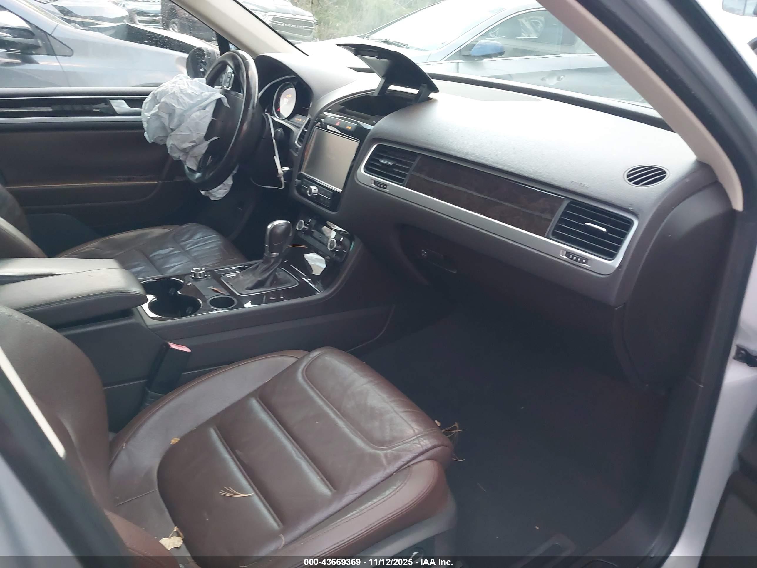 VOLKSWAGEN TOUAREG image 5