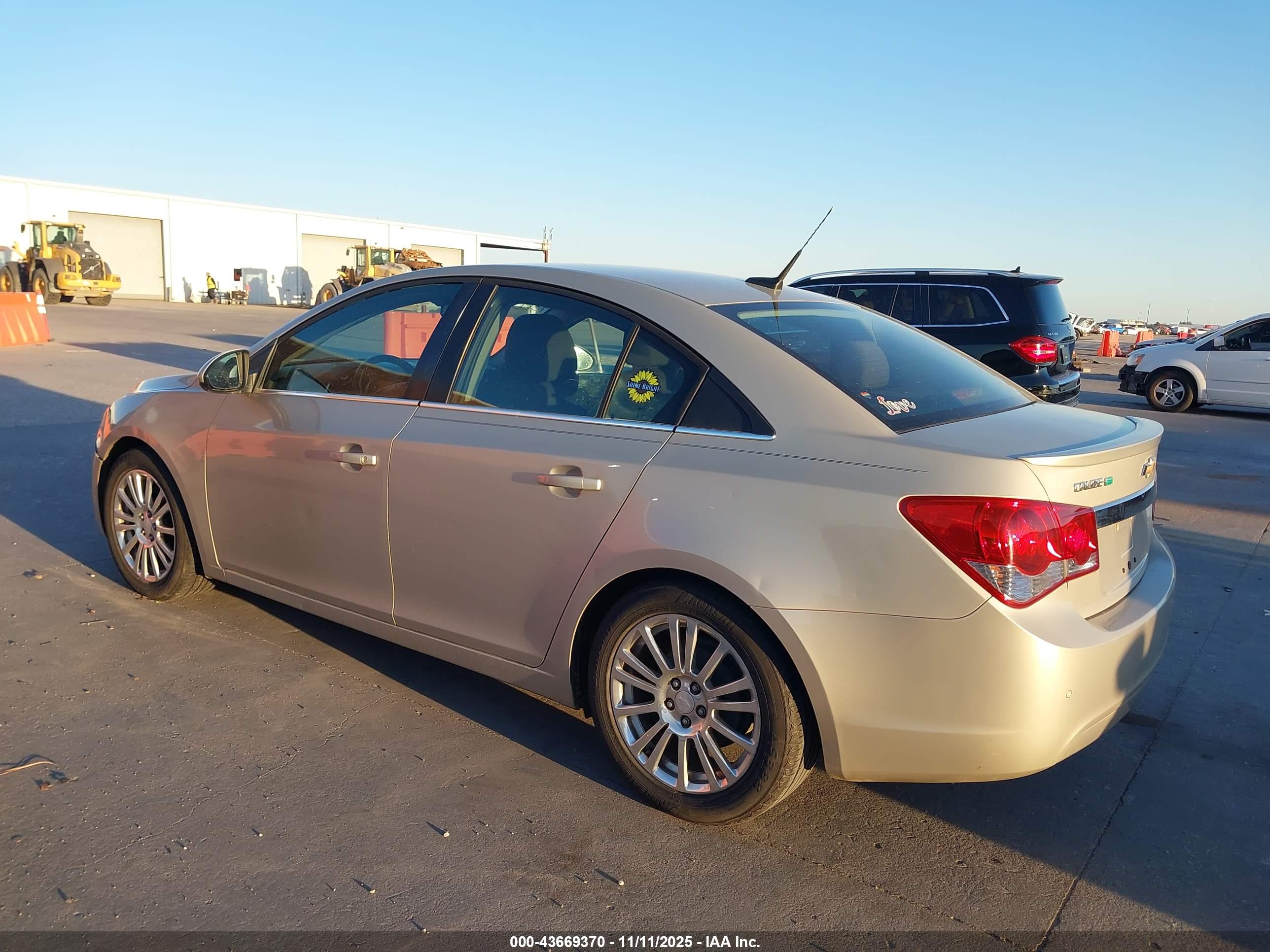 CHEVROLET CRUZE image 3