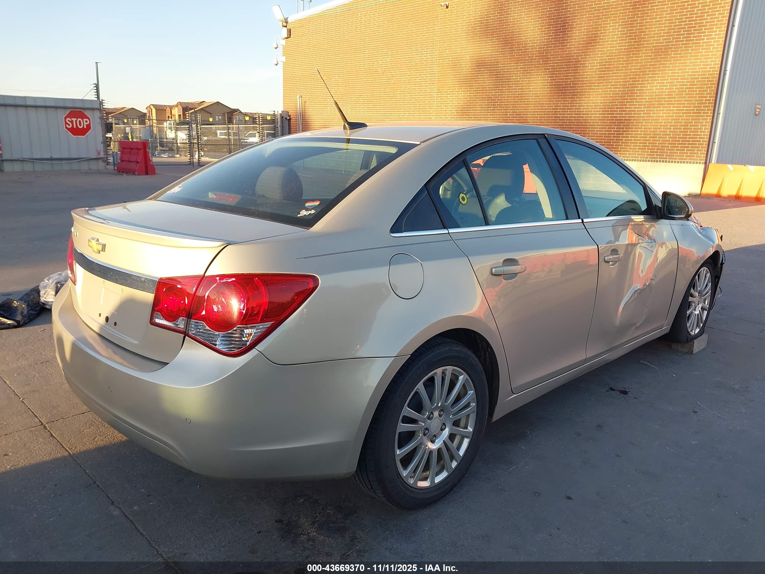 CHEVROLET CRUZE image 4