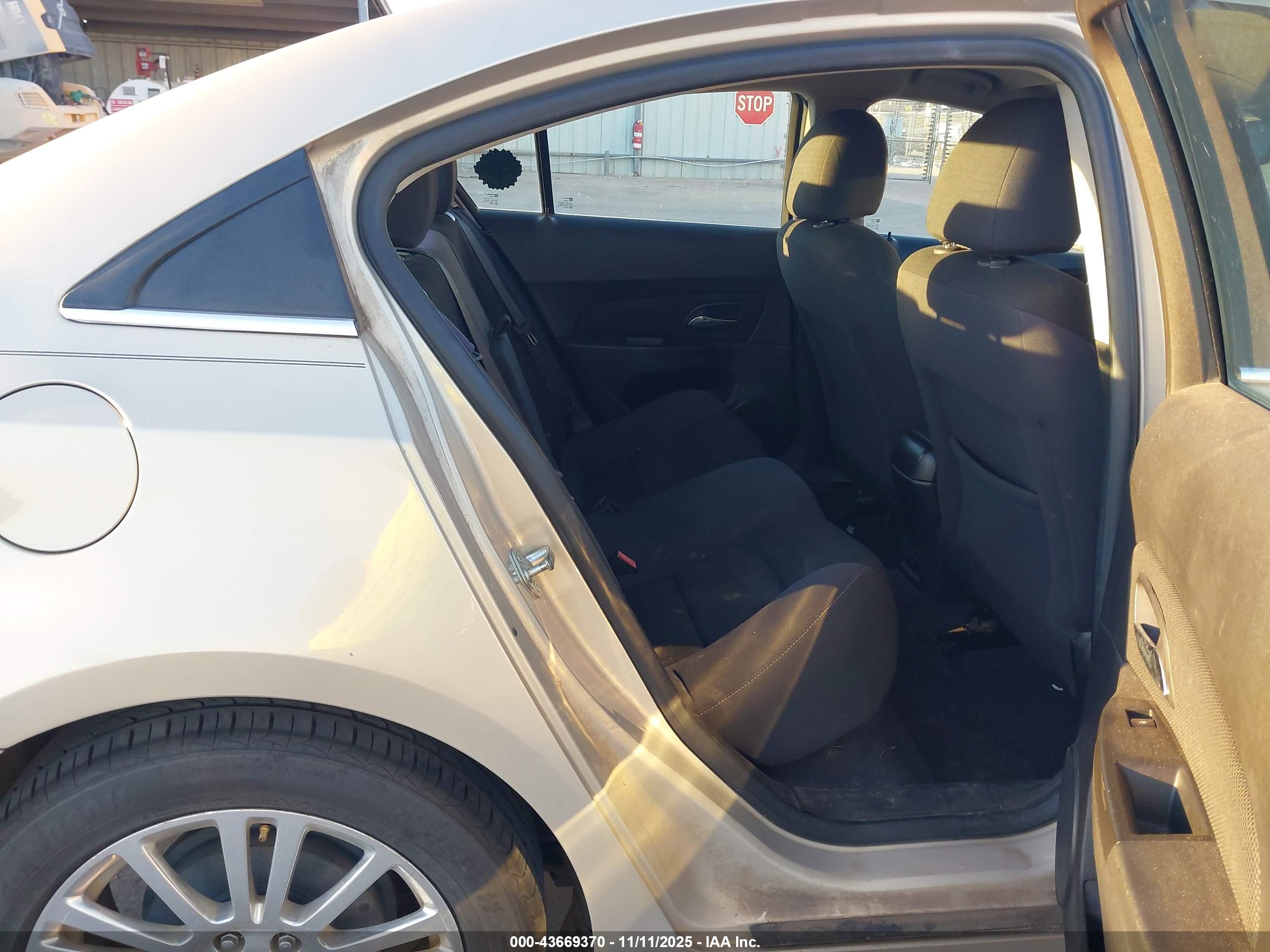 CHEVROLET CRUZE image 8
