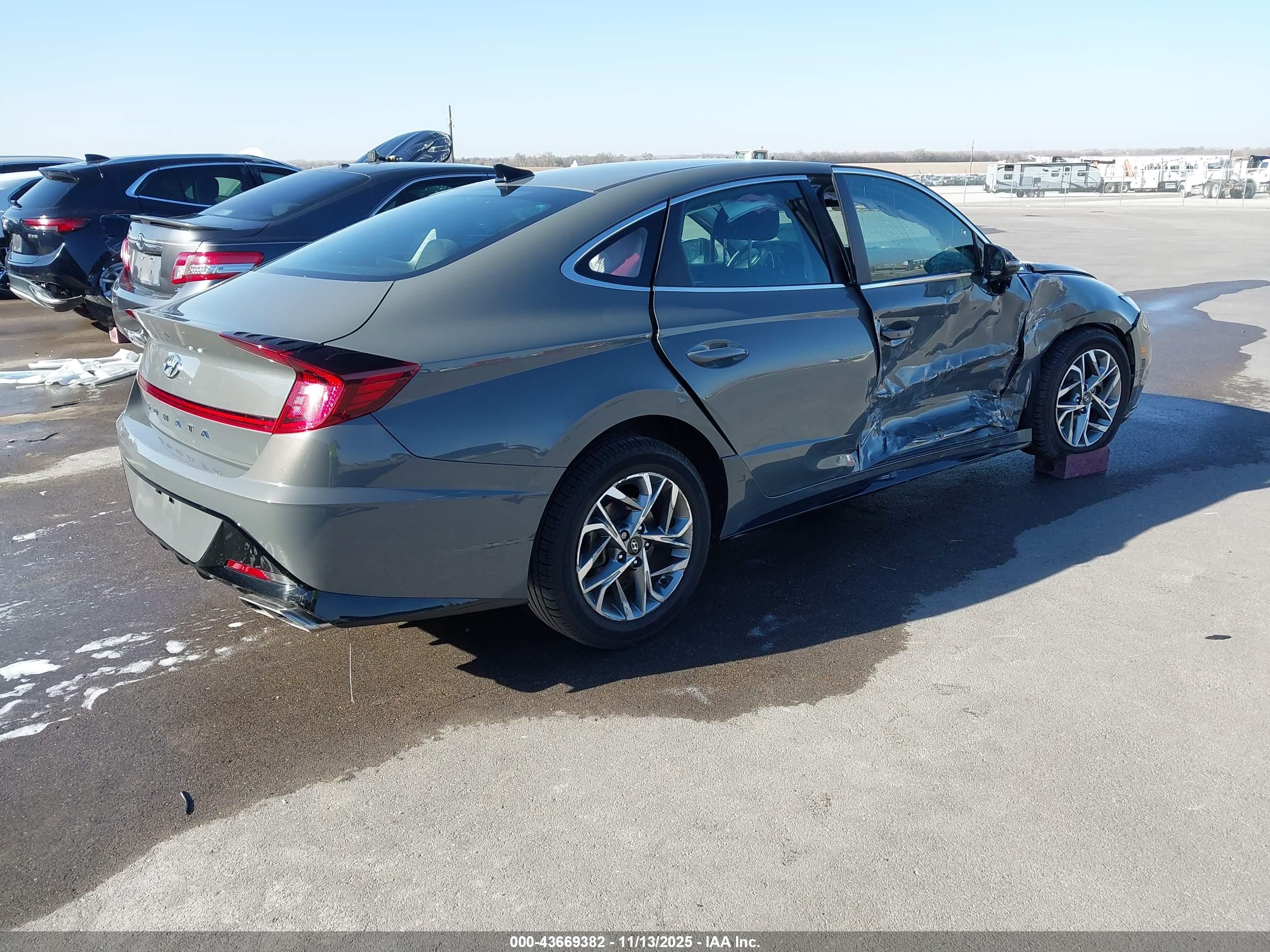 HYUNDAI SONATA image 4