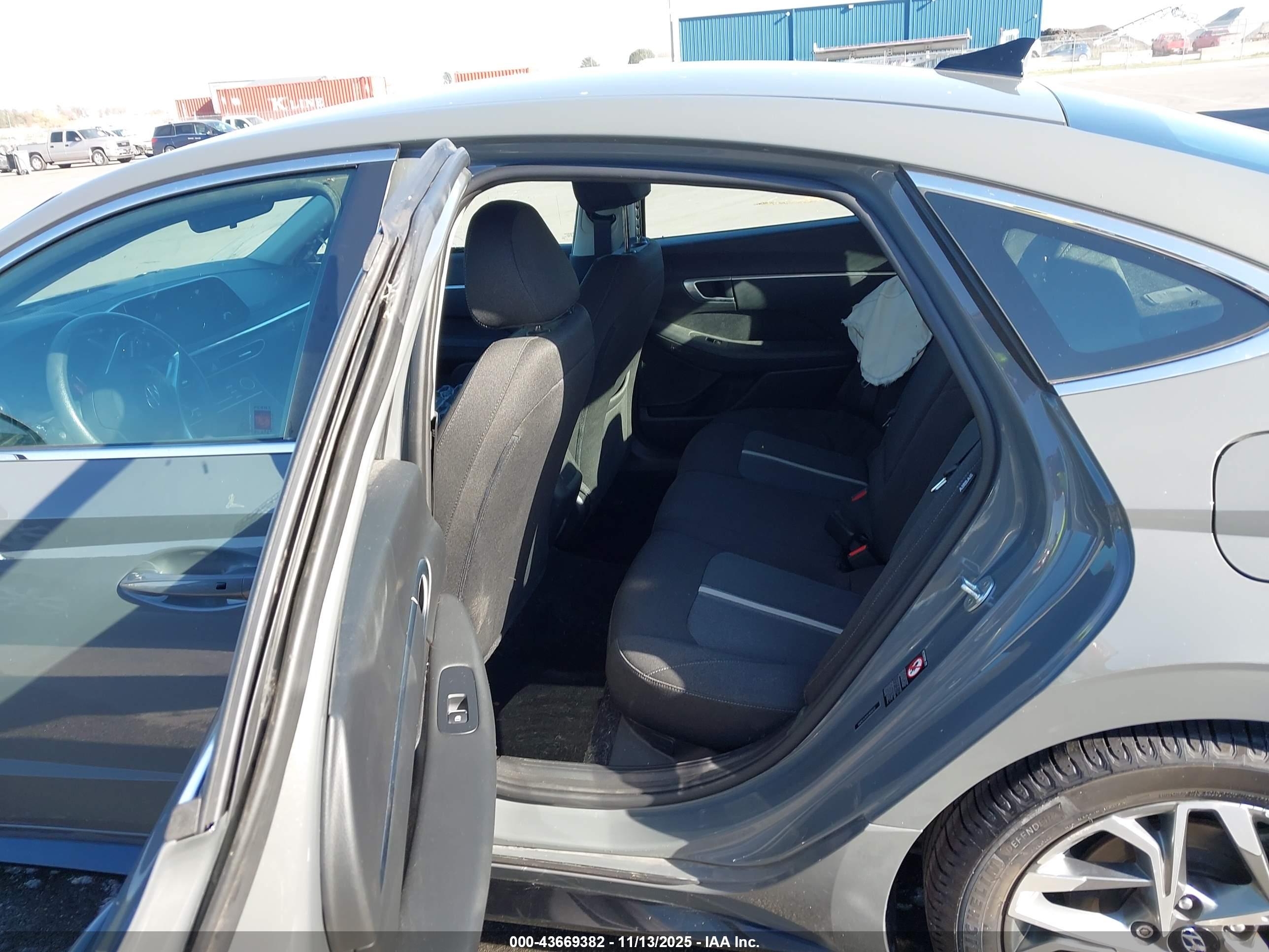 HYUNDAI SONATA image 8