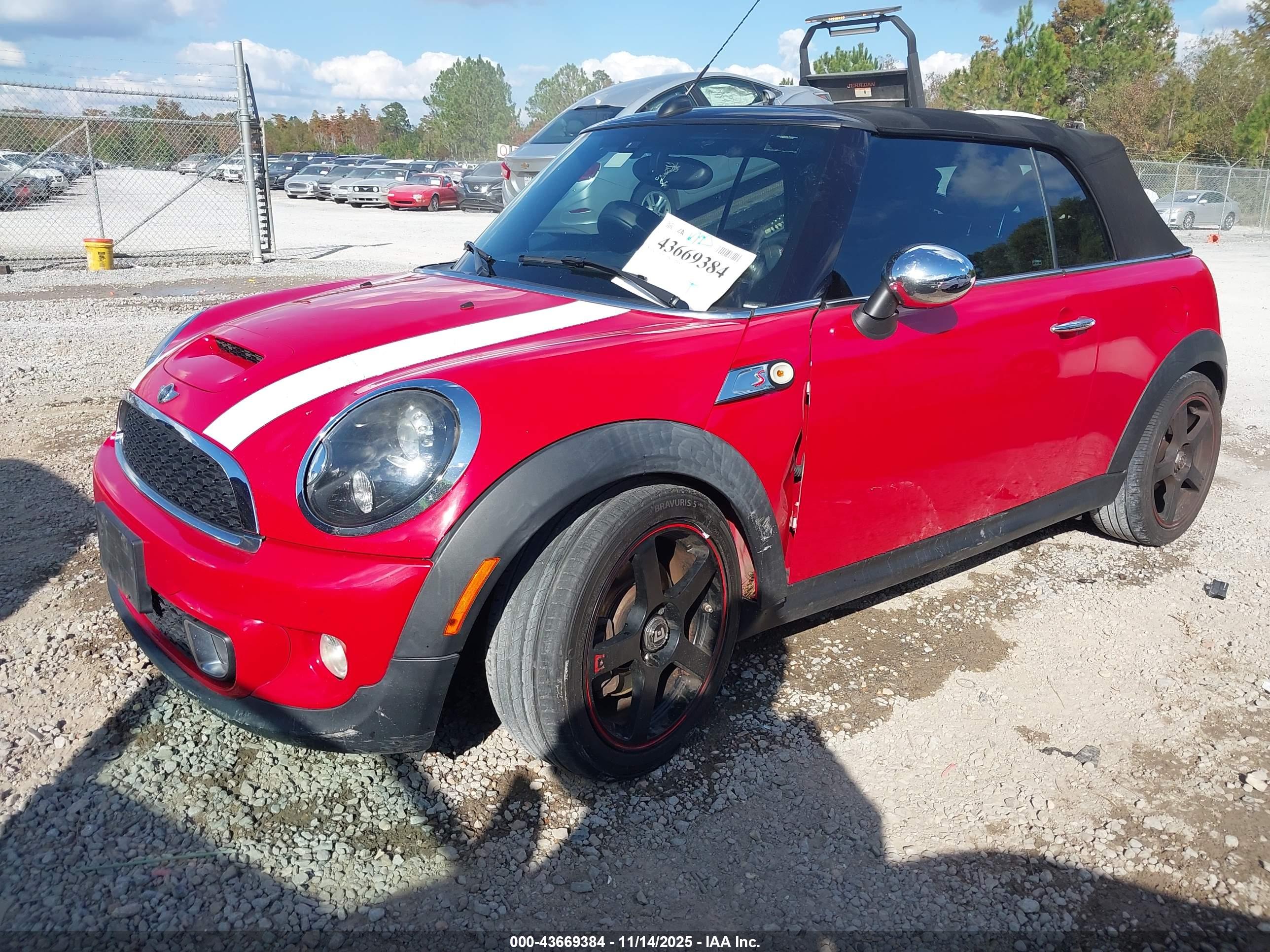 MINI CONVERTIBLE image 2