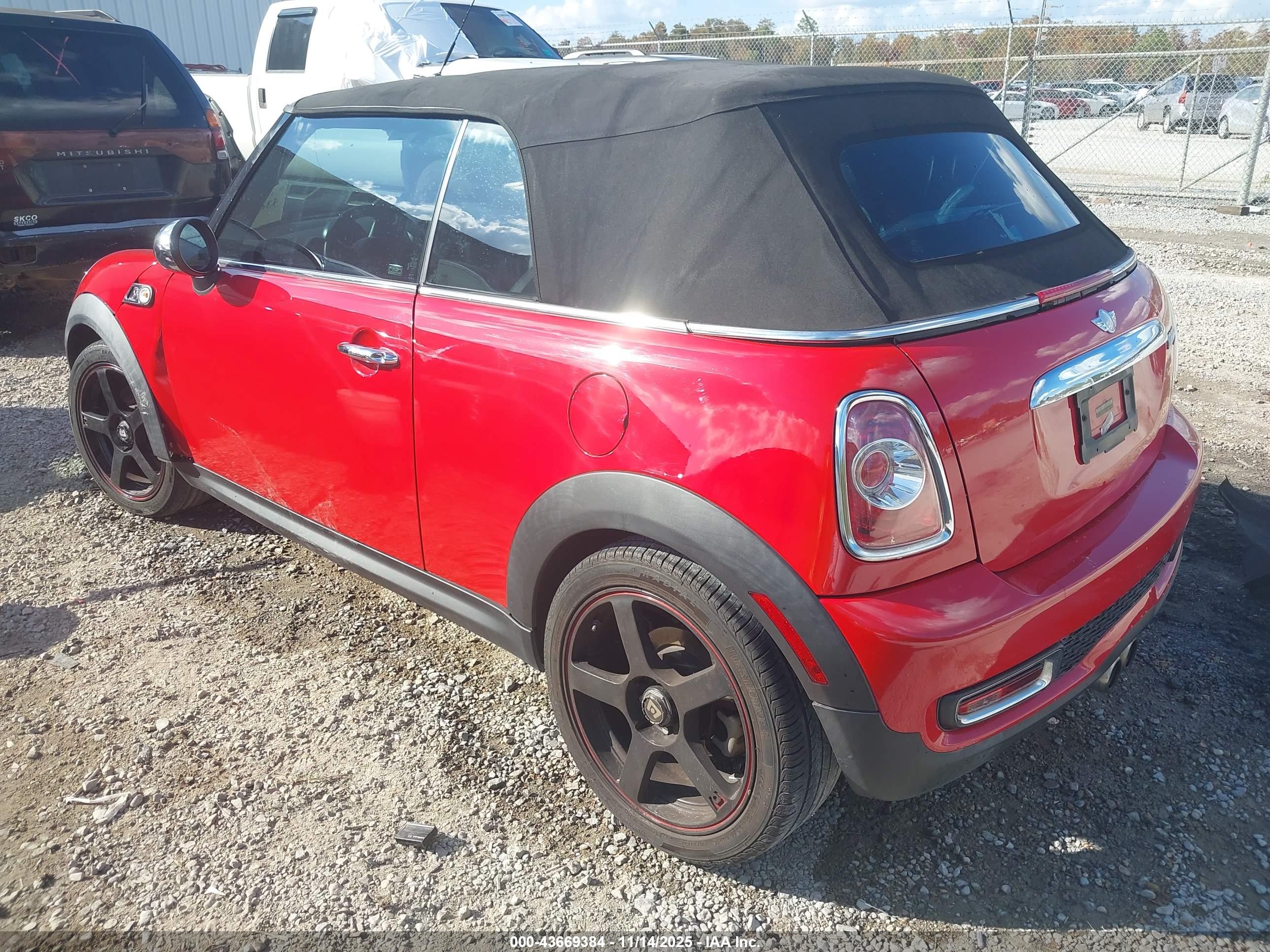 MINI CONVERTIBLE image 3
