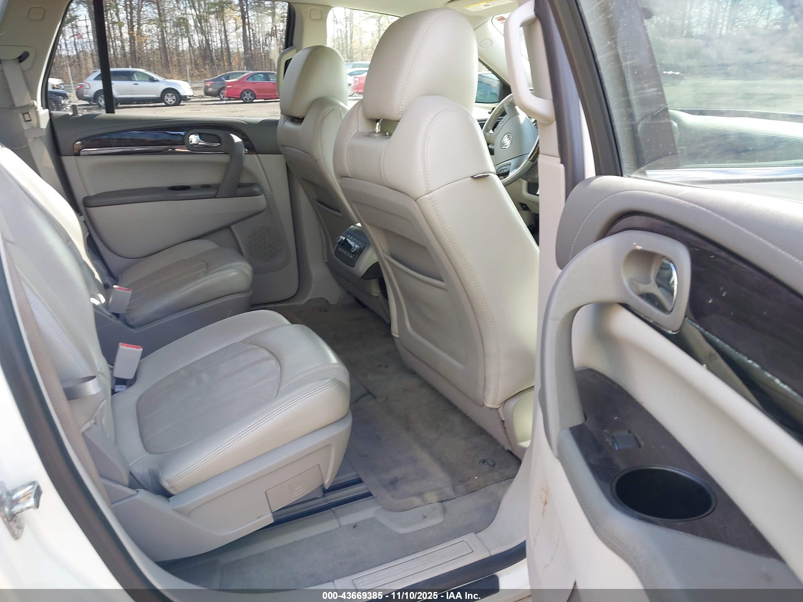 BUICK ENCLAVE image 8