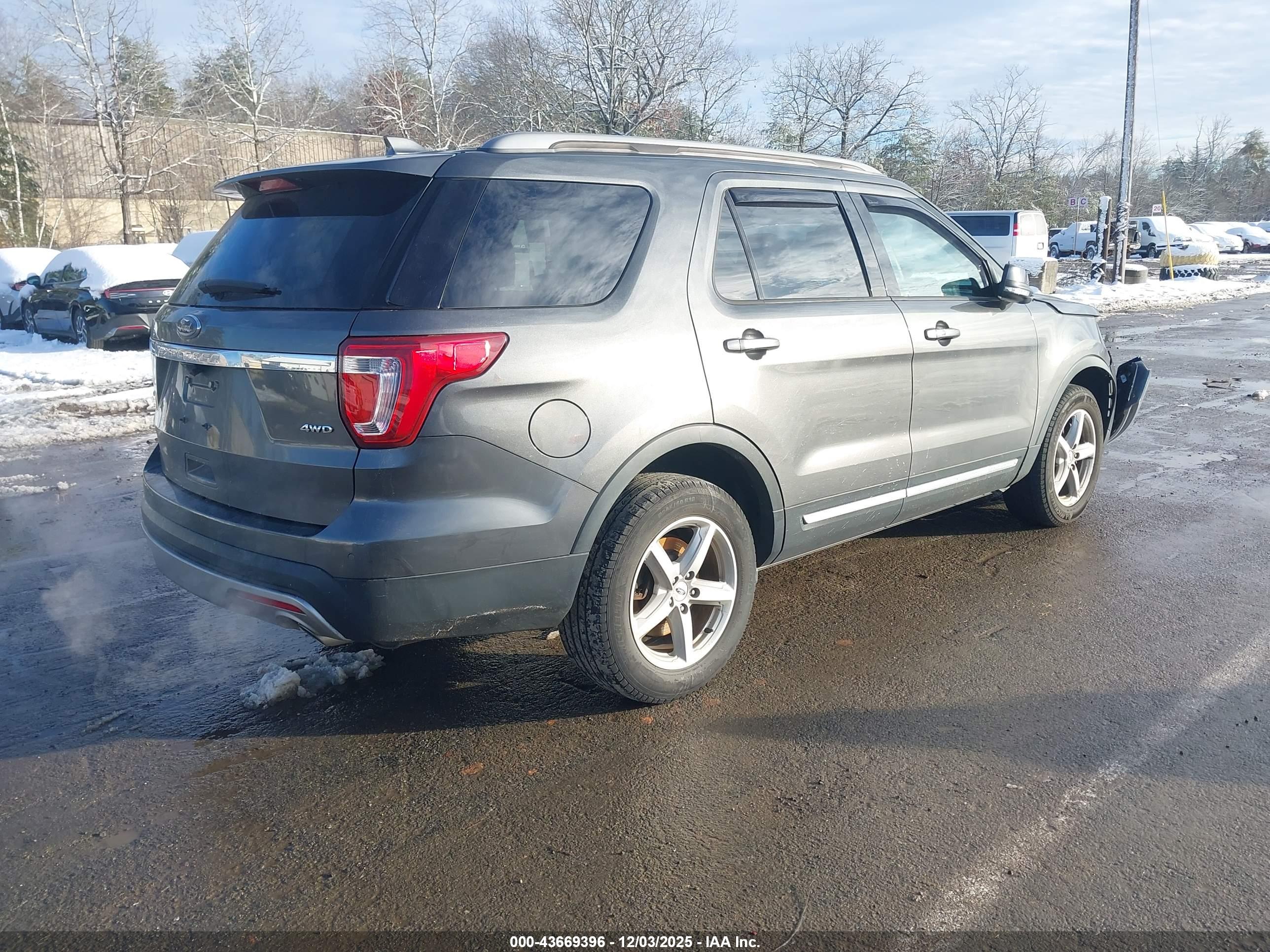 FORD EXPLORER image 4