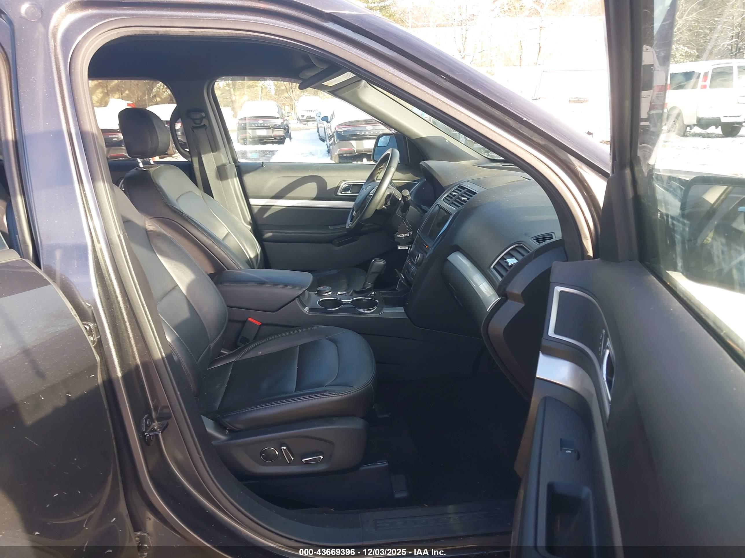 FORD EXPLORER image 5
