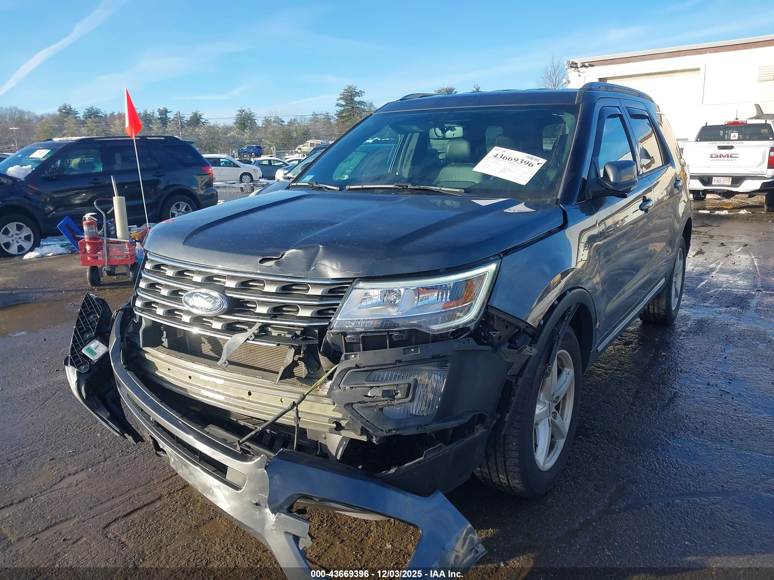 FORD EXPLORER image 6