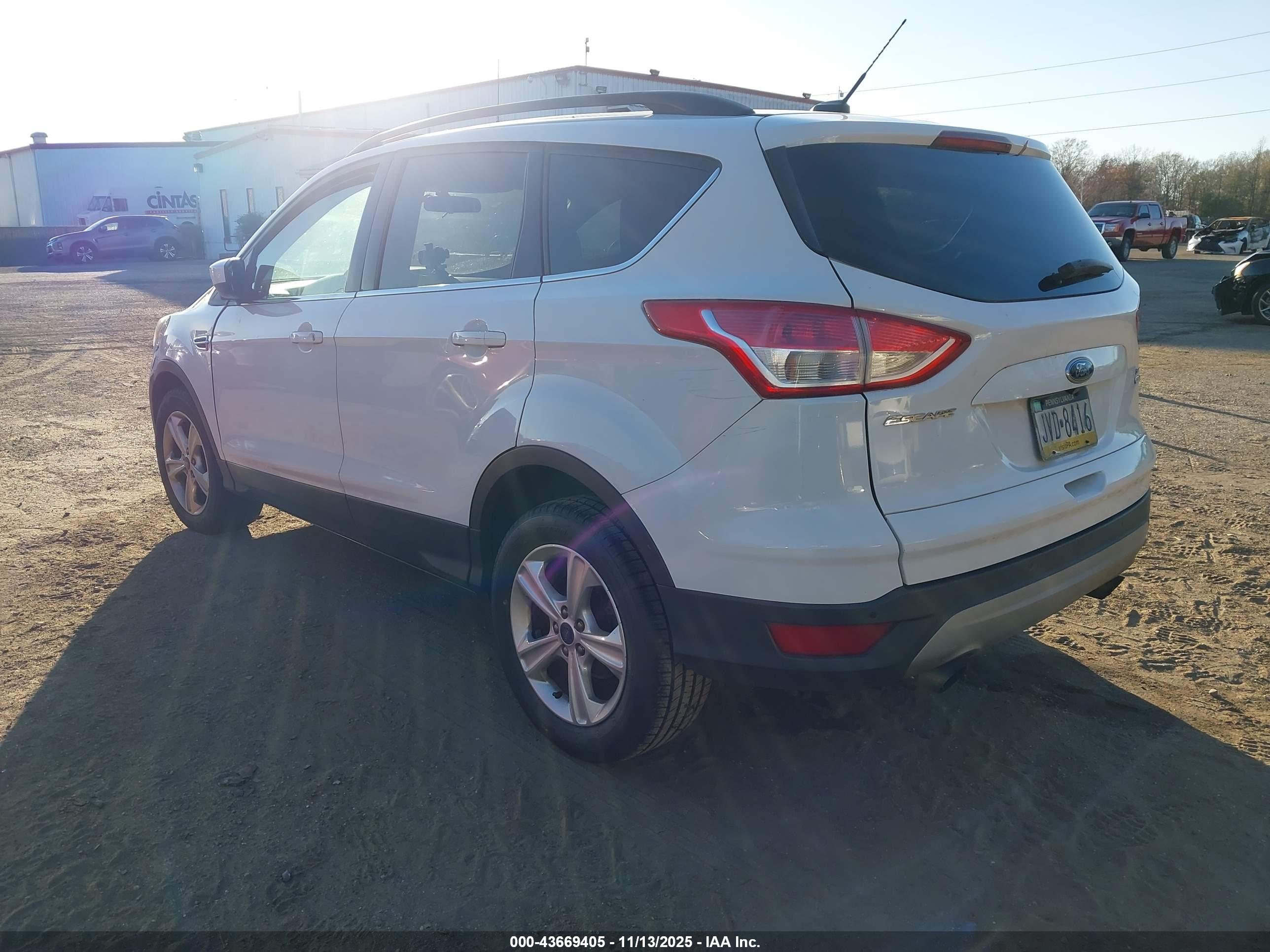 FORD ESCAPE image 3