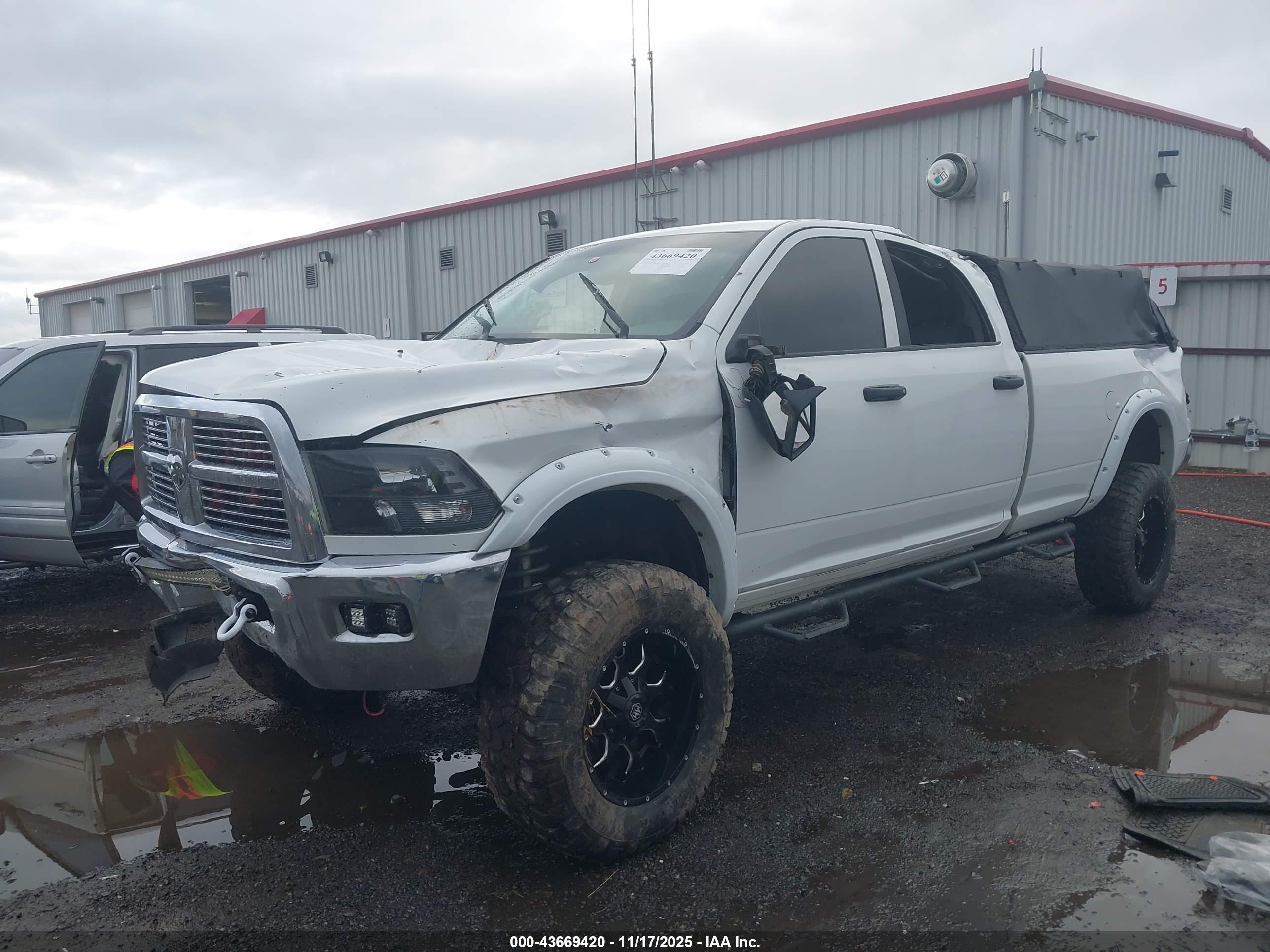 RAM 2500 image 2