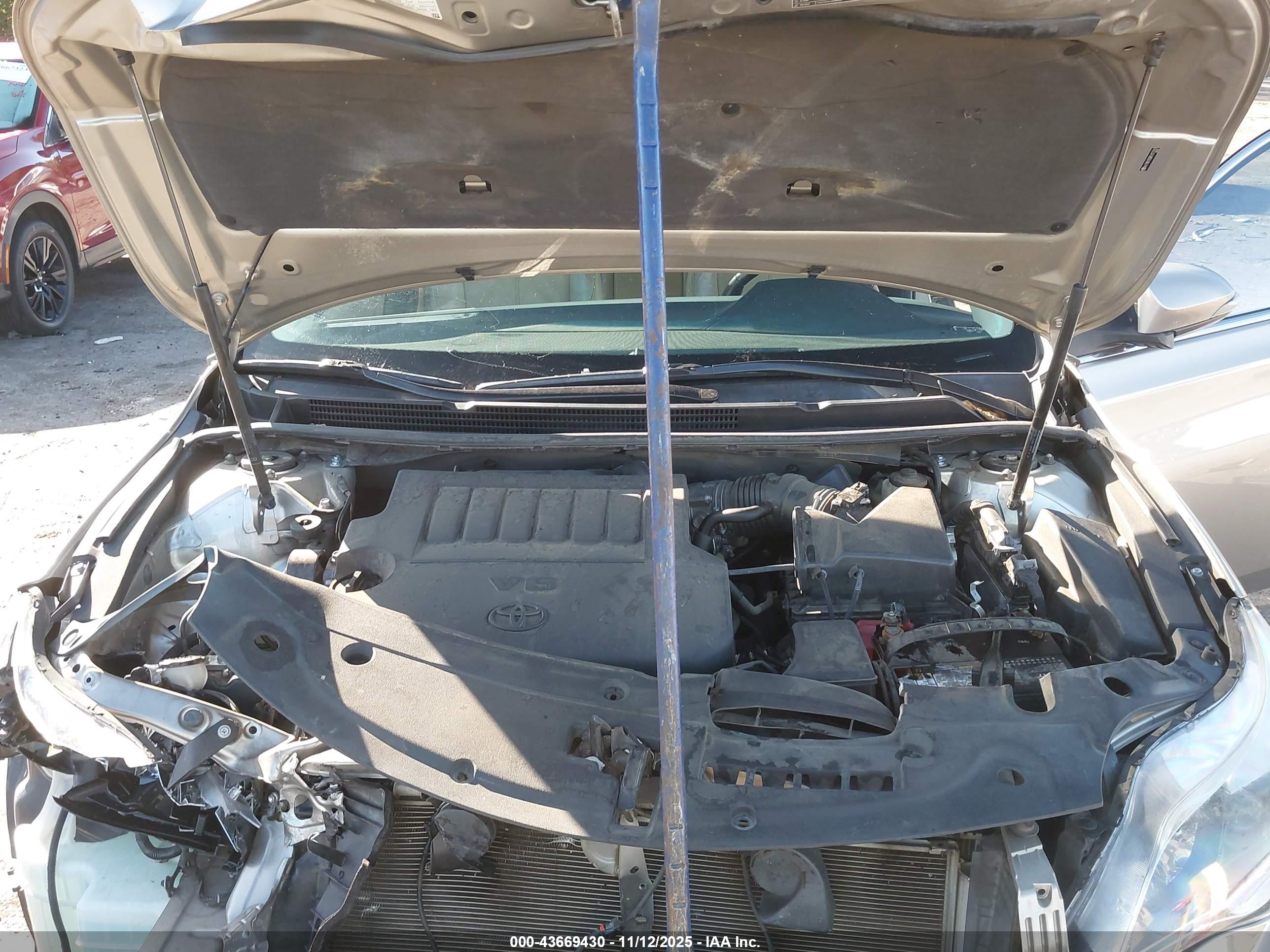 TOYOTA AVALON image 10