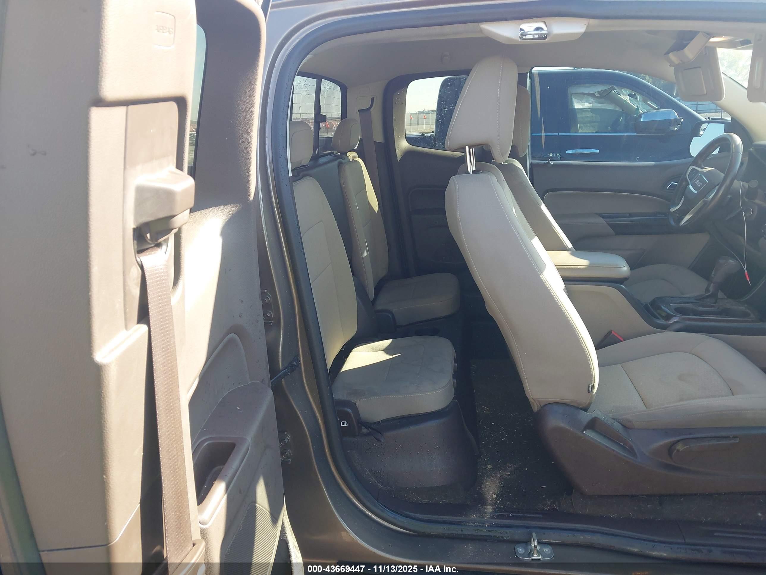 GMC CANYON image 8