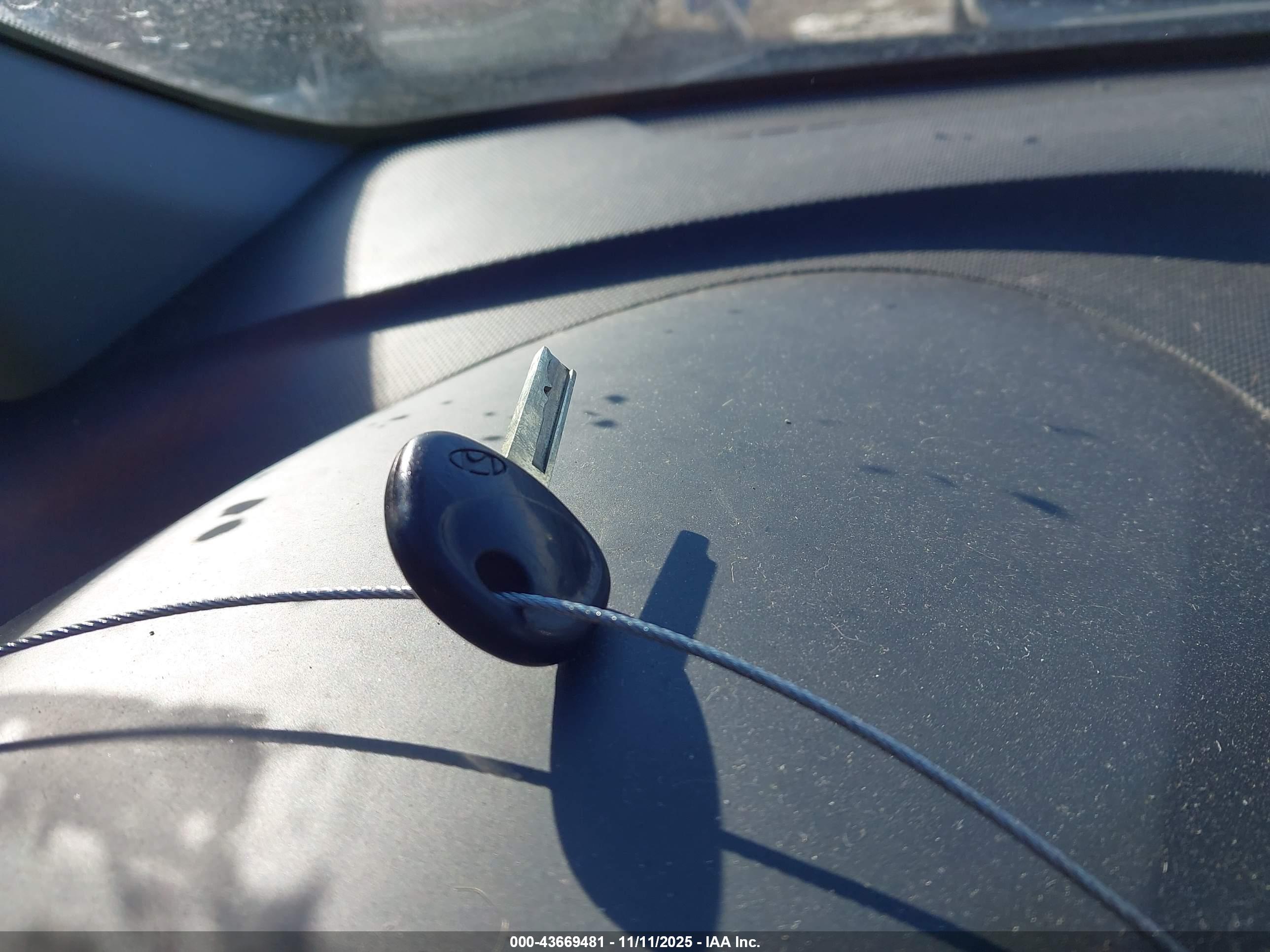 HYUNDAI ACCENT image 11