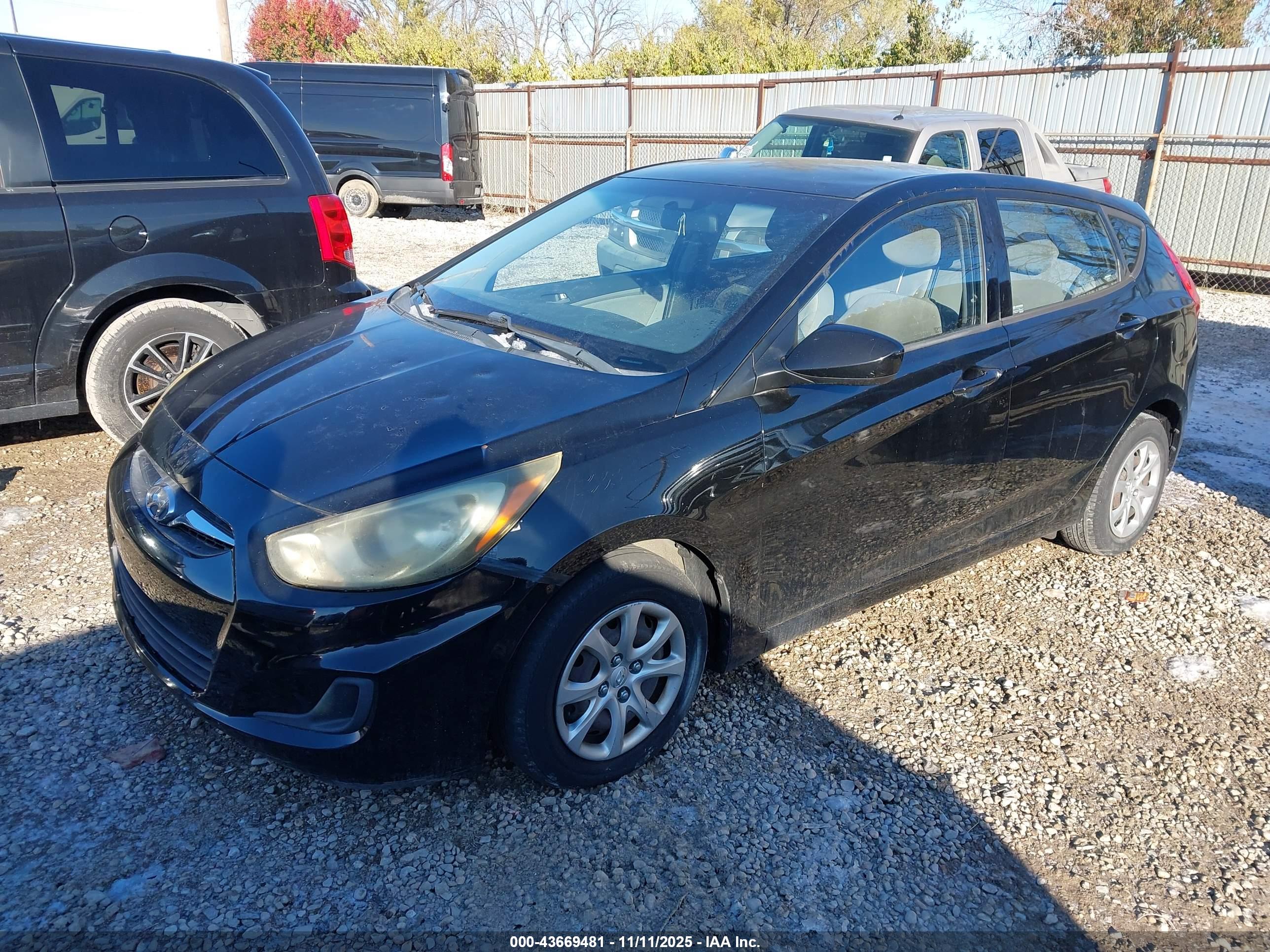 HYUNDAI ACCENT image 2
