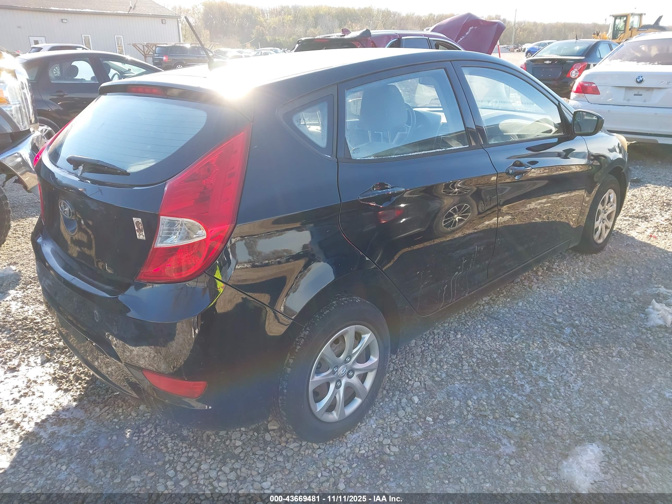 HYUNDAI ACCENT image 4