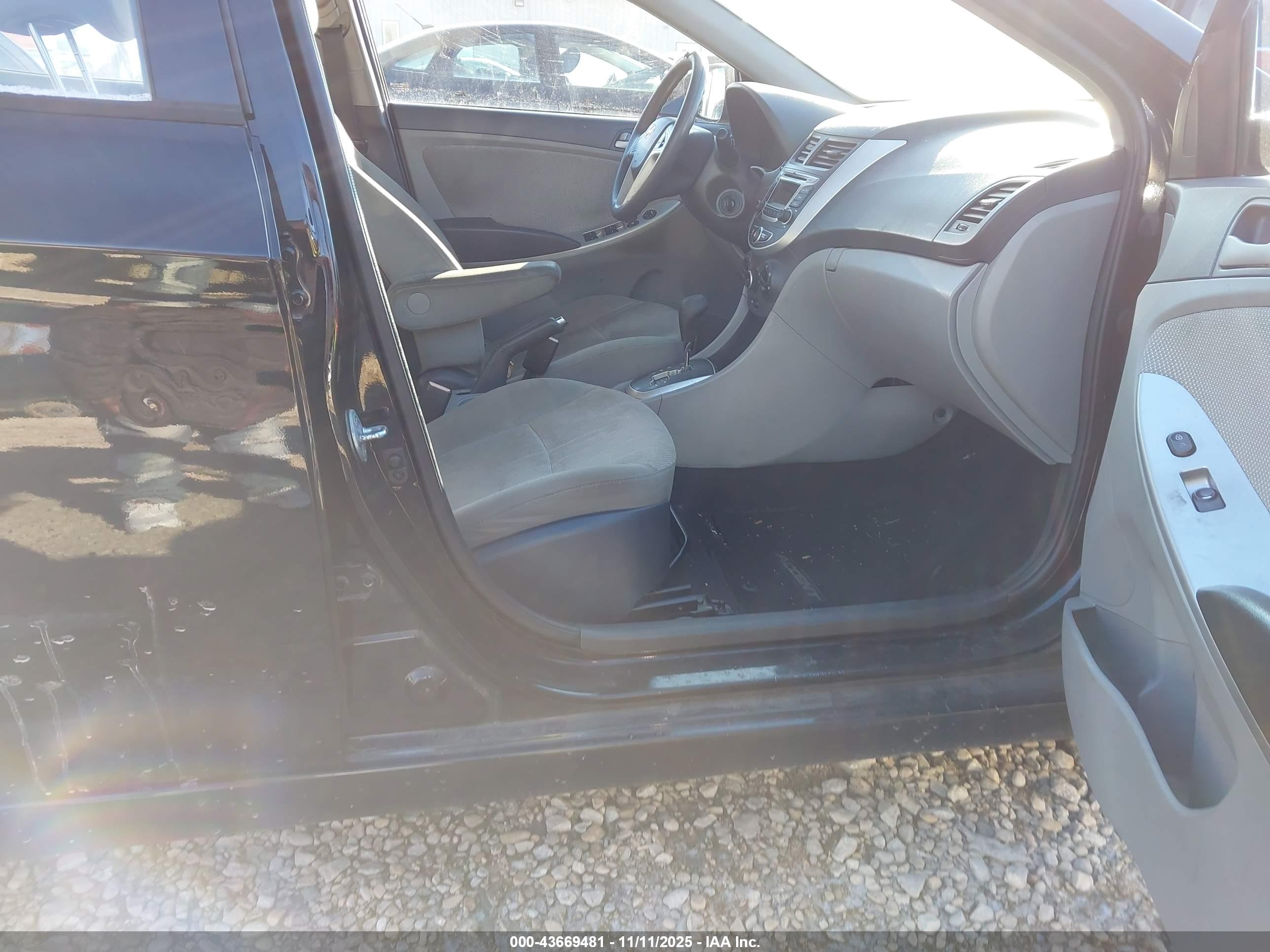 HYUNDAI ACCENT image 5