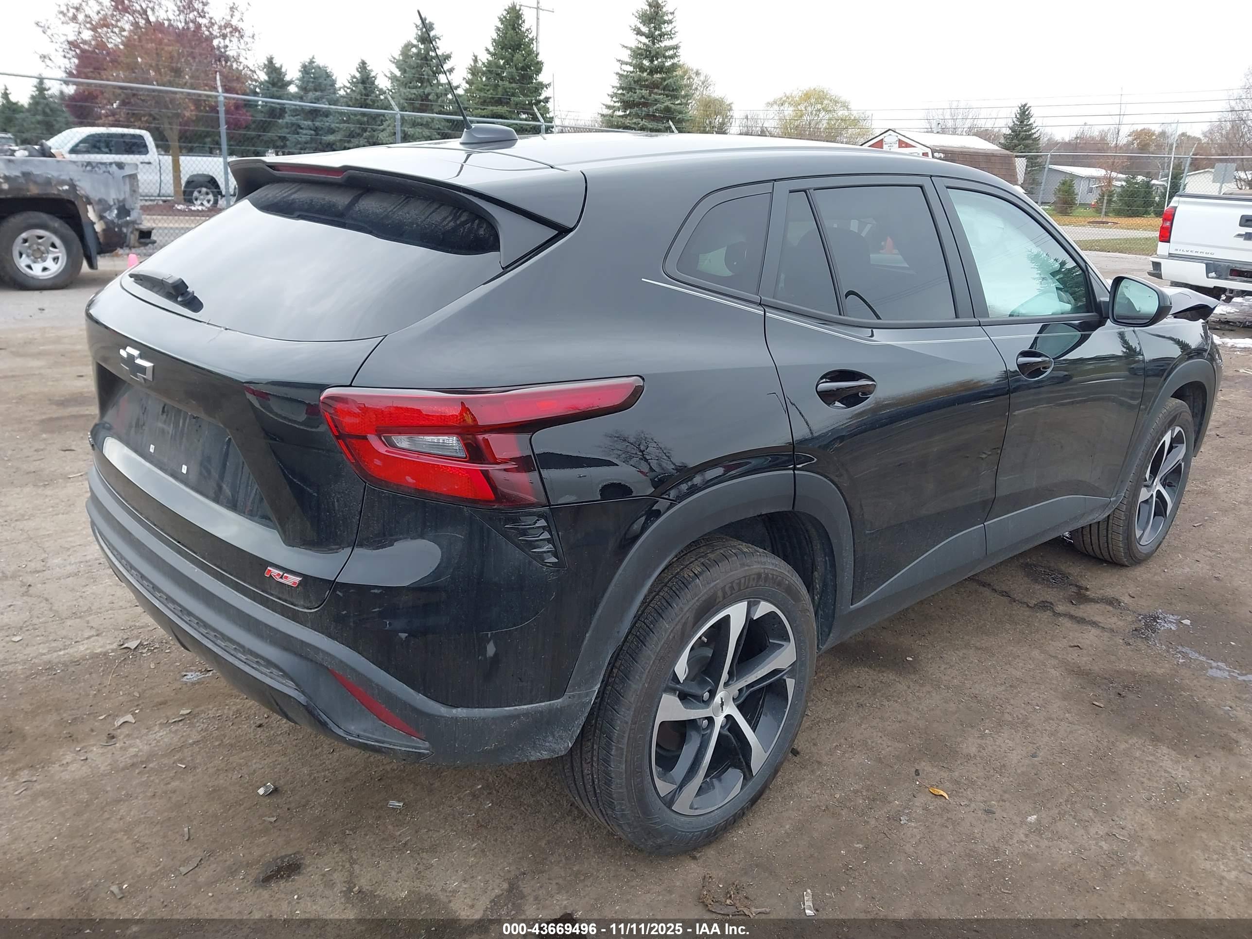 CHEVROLET TRAX image 4