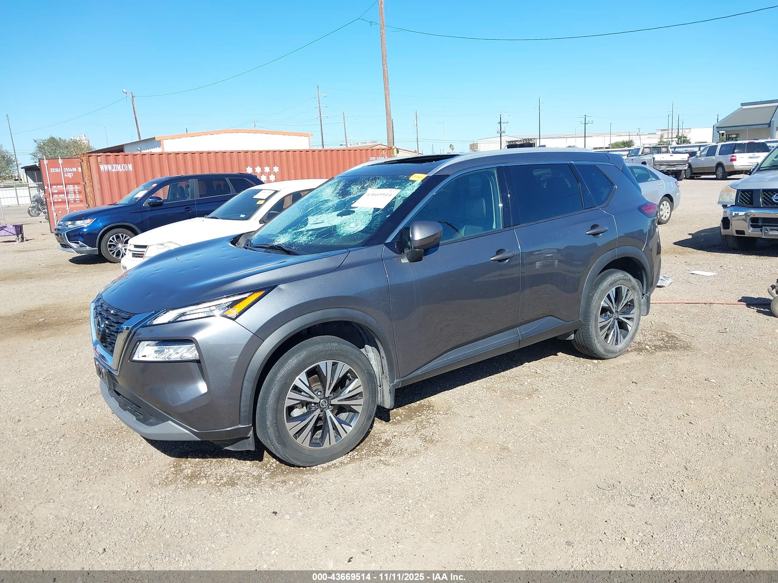 NISSAN ROGUE image 2