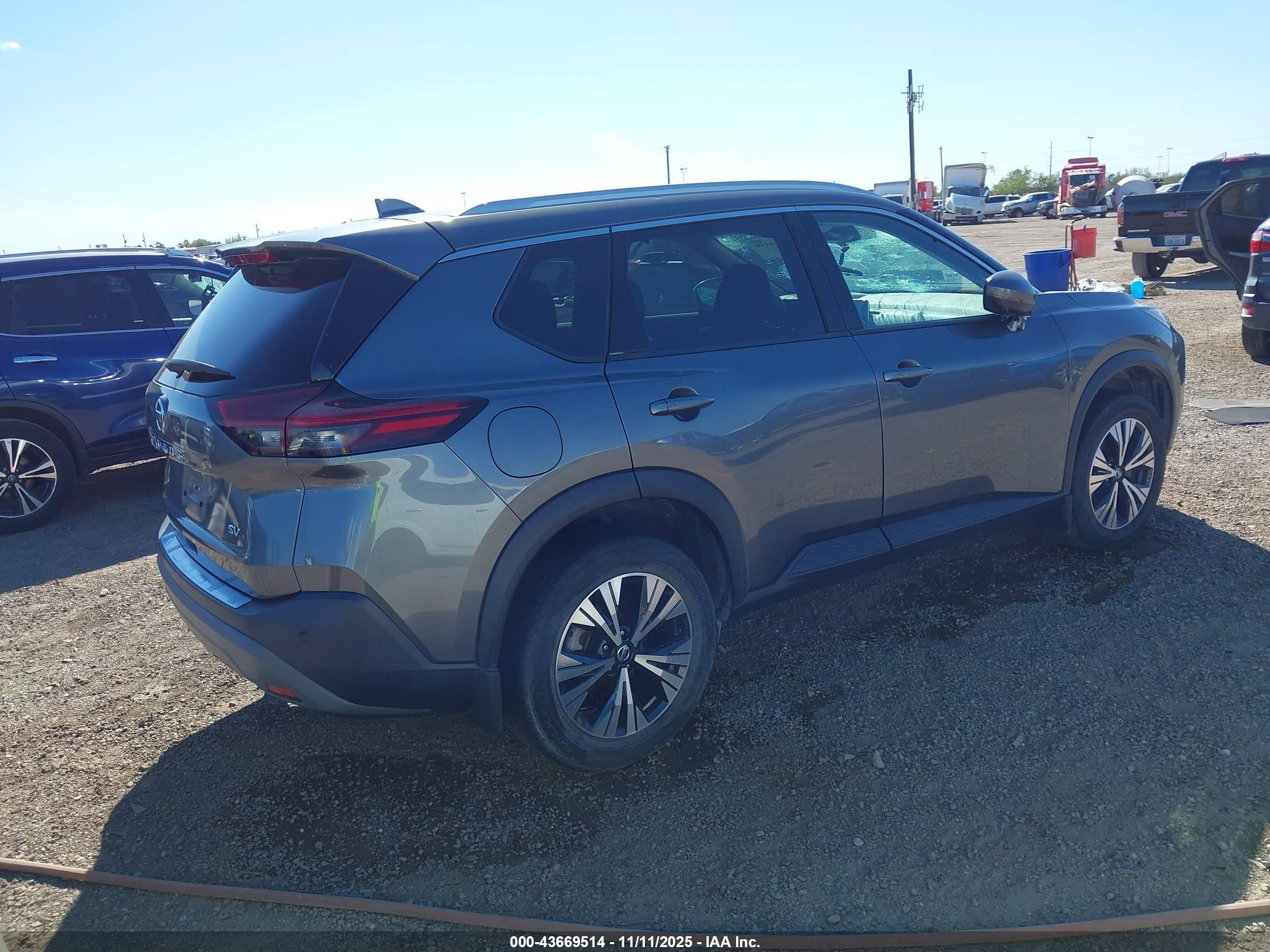 NISSAN ROGUE image 4