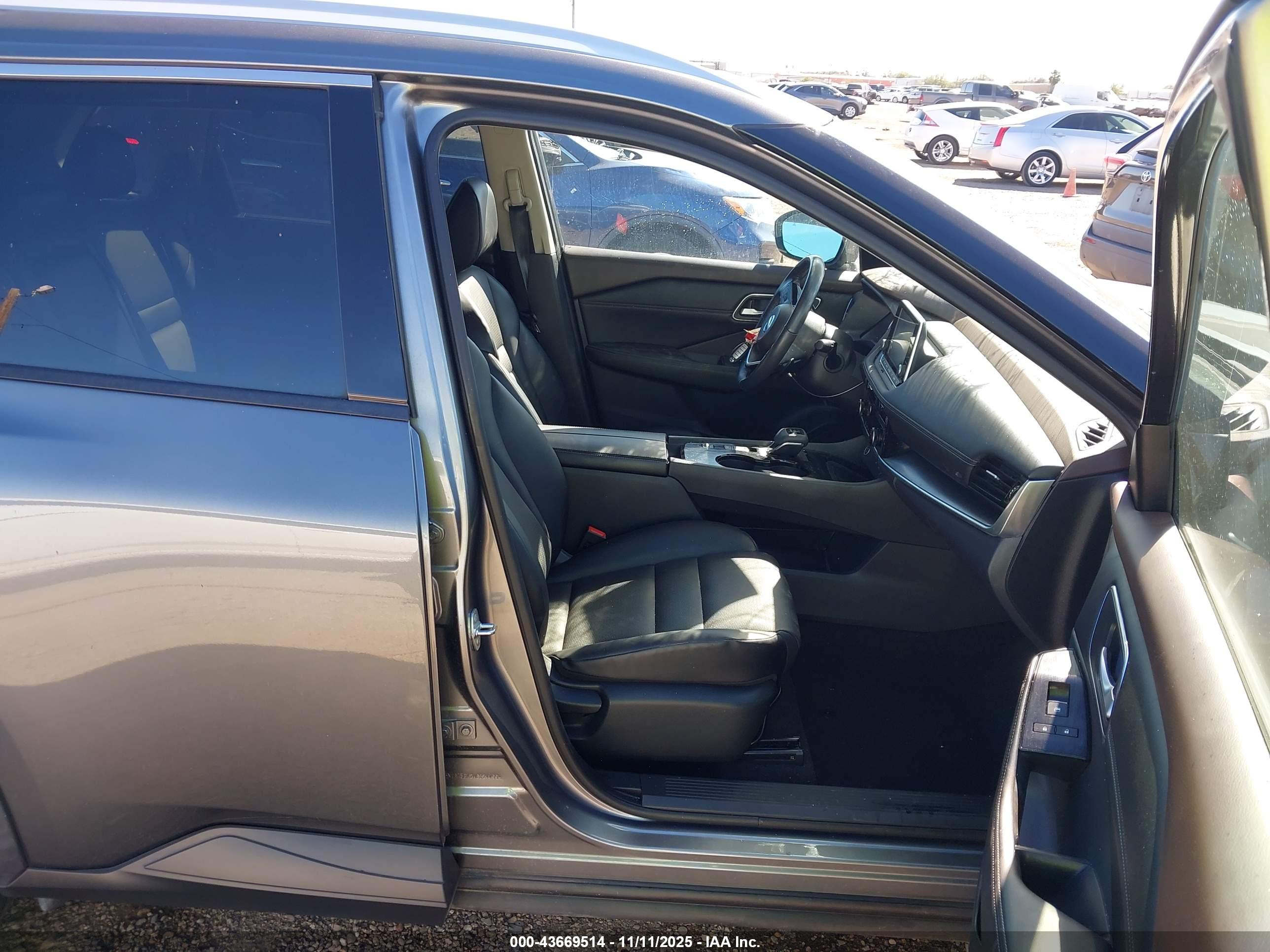 NISSAN ROGUE image 5