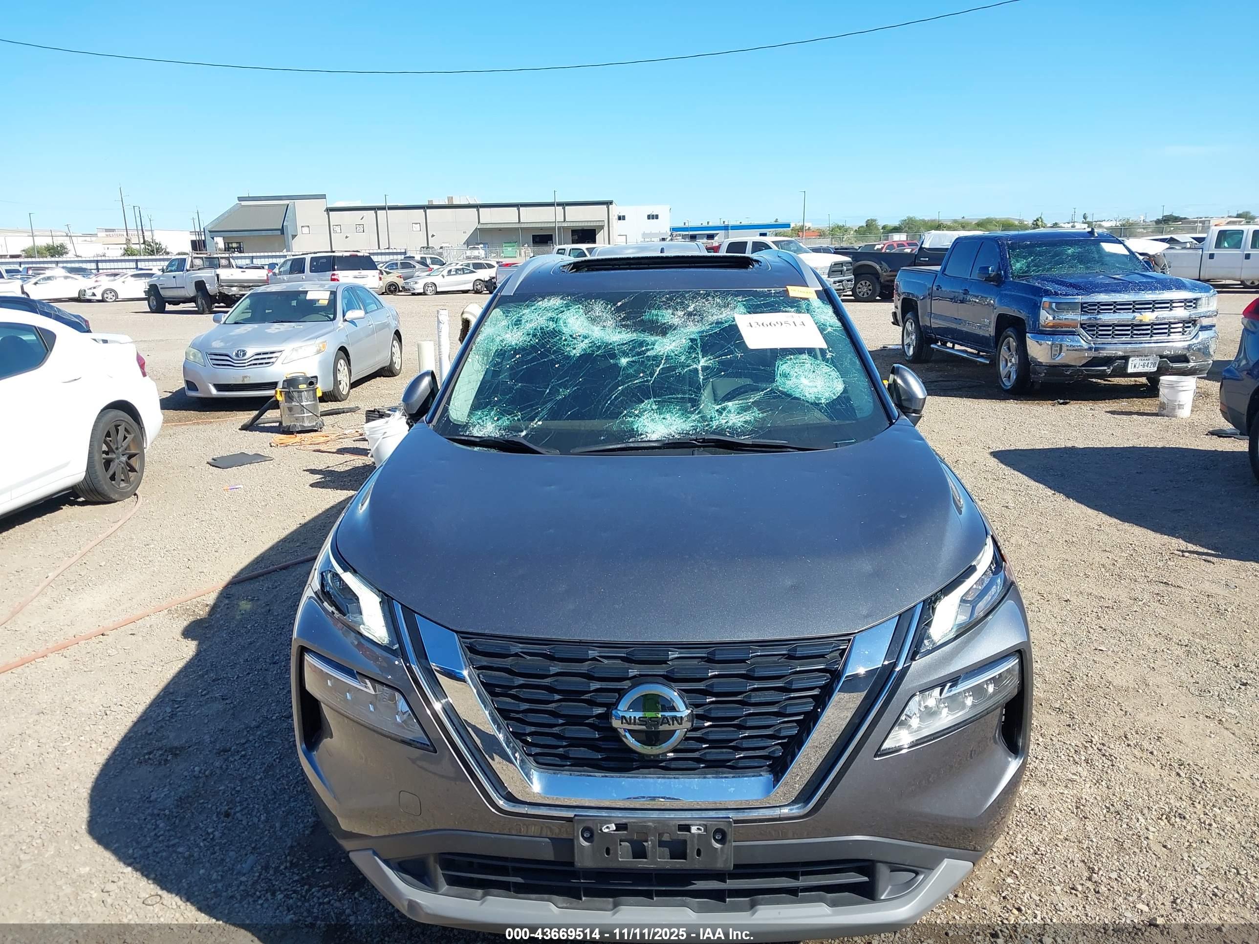 NISSAN ROGUE image 6