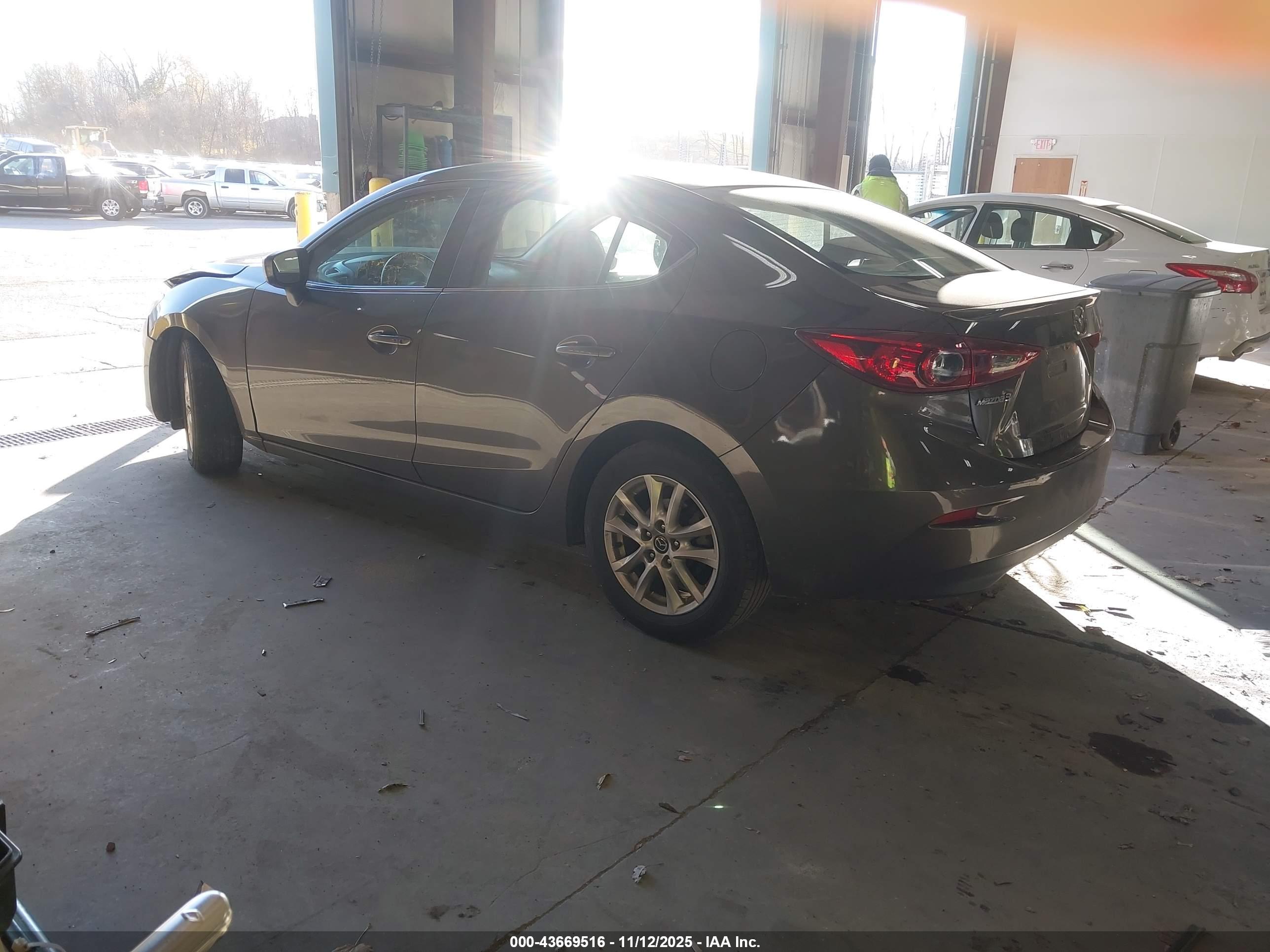 MAZDA MAZDA3 image 3