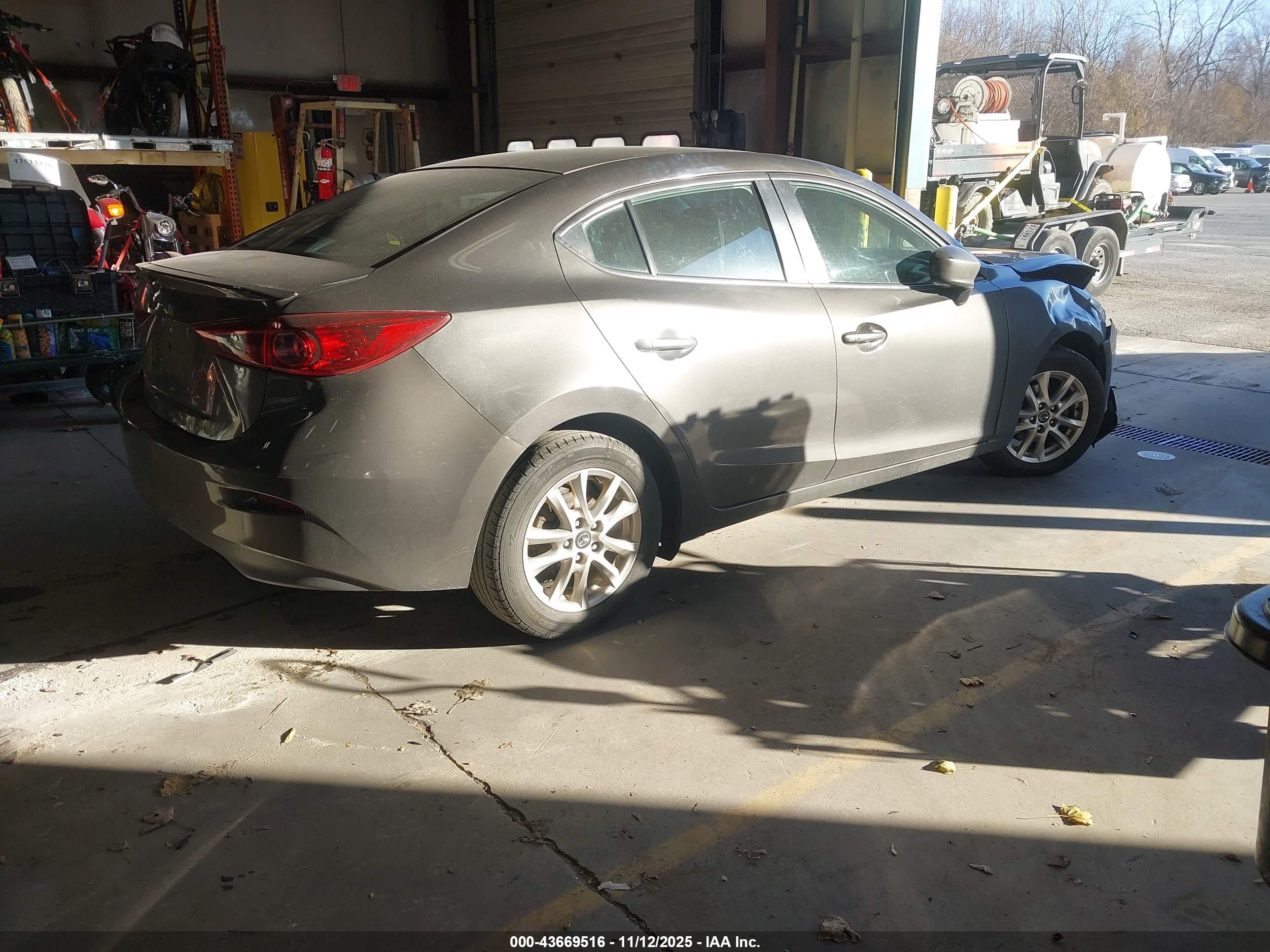 MAZDA MAZDA3 image 4