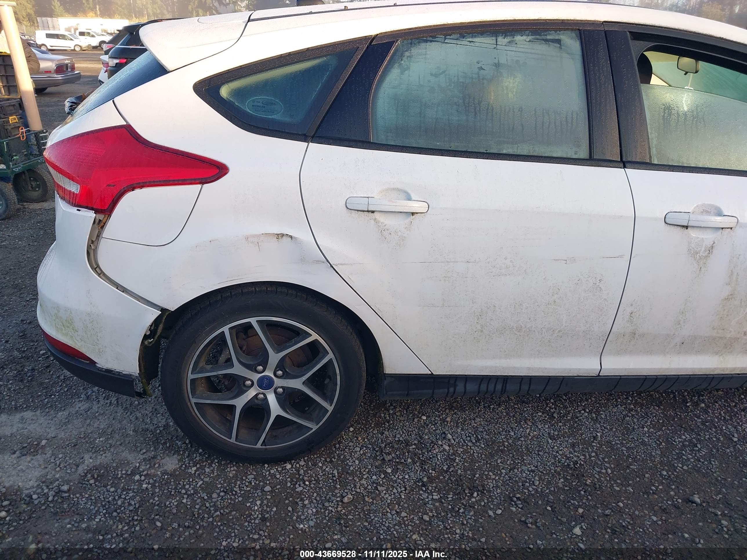 FORD FOCUS image 6