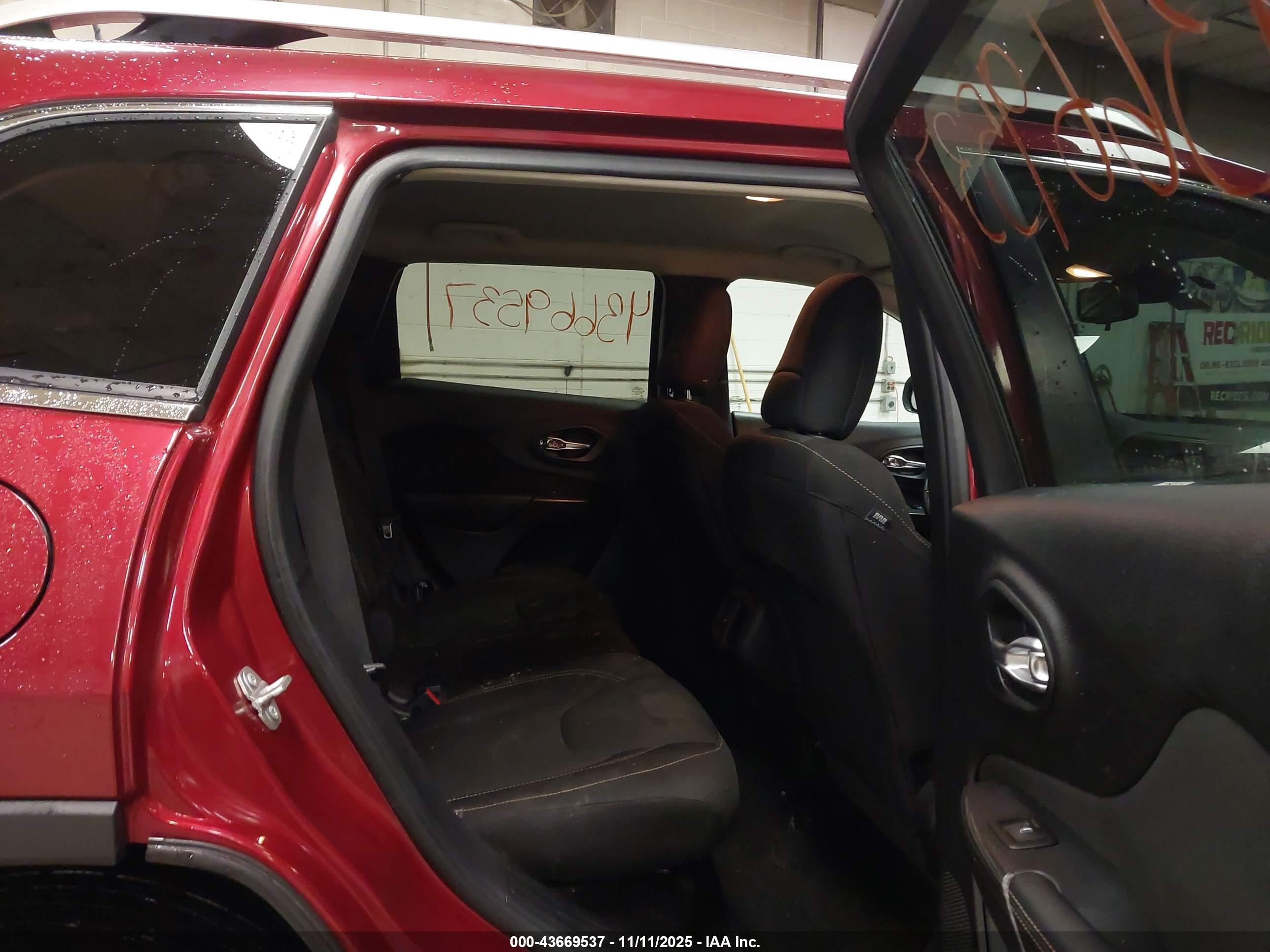JEEP CHEROKEE image 8