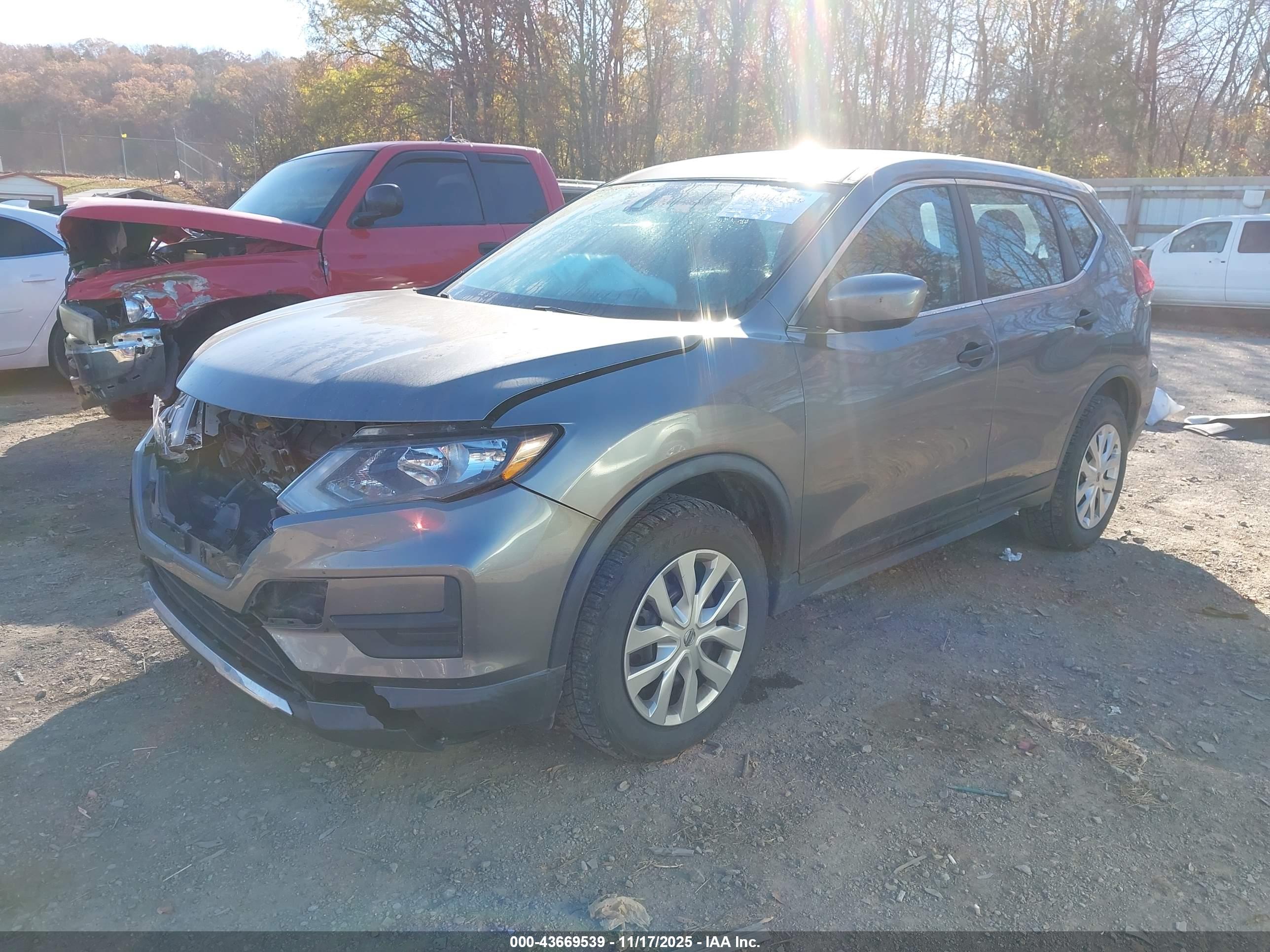 NISSAN ROGUE image 2