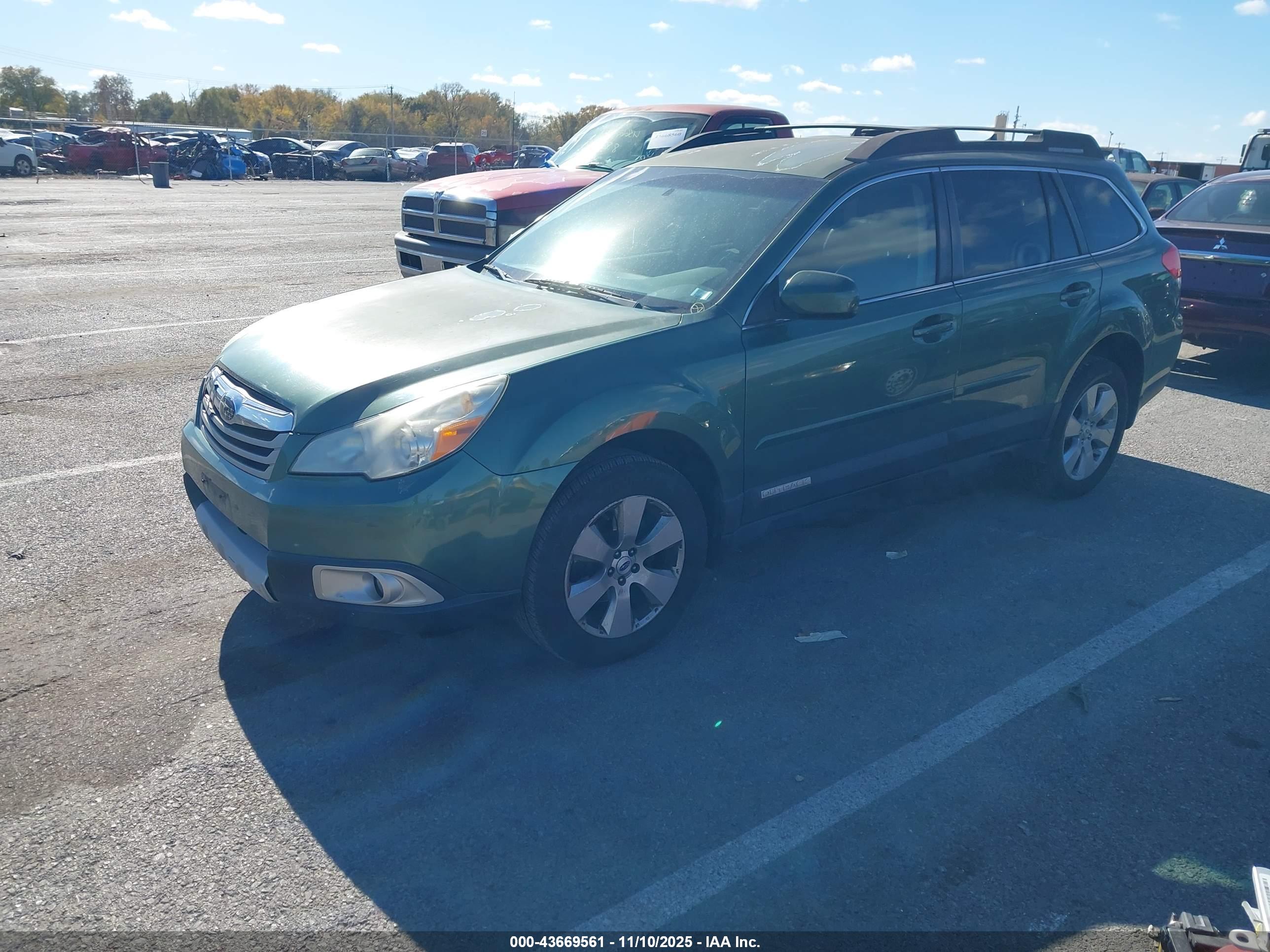 SUBARU OUTBACK image 2